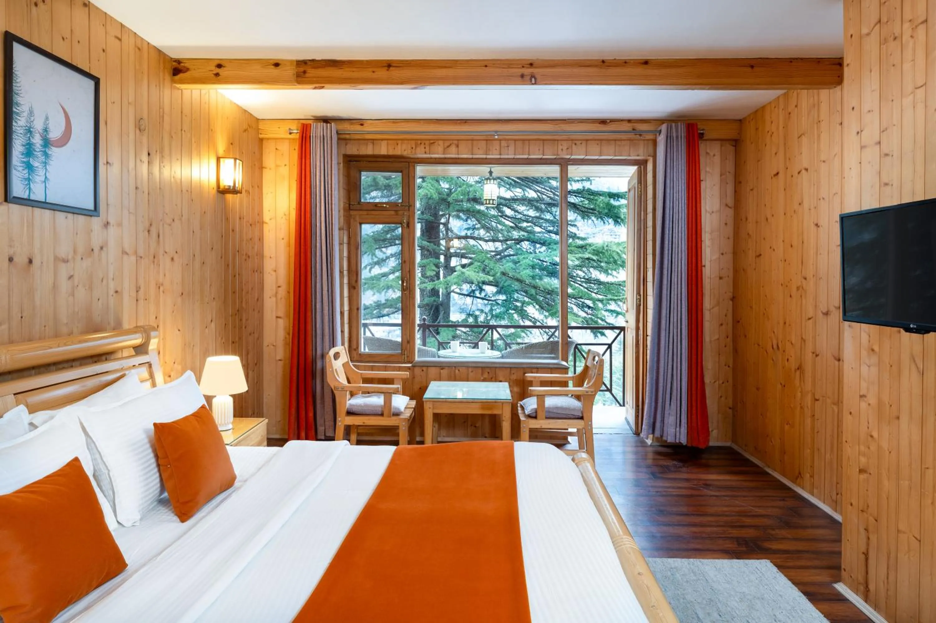 Bed in The Pine Chalet Manali