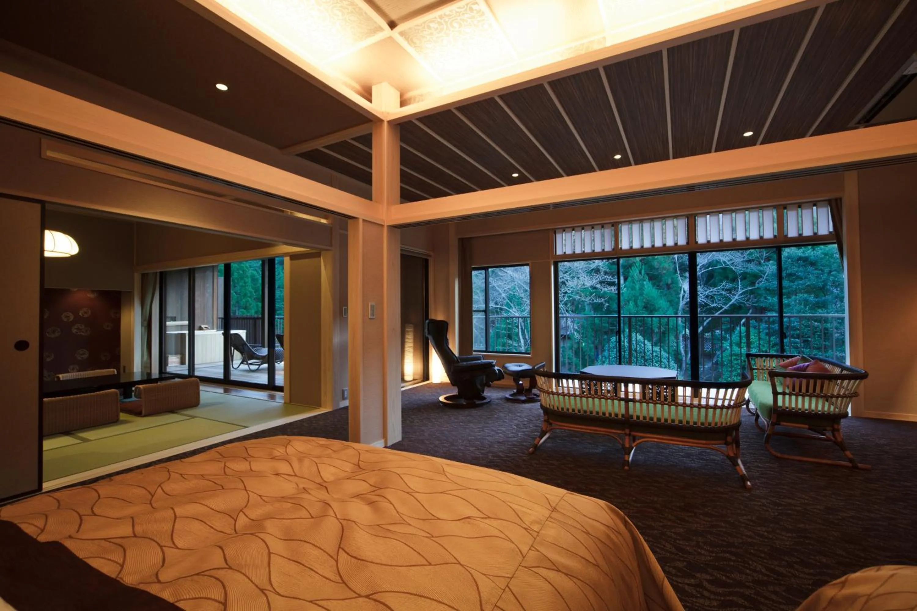 Hot Spring Bath, Bed in Kyo Yunohana Resort Suisen