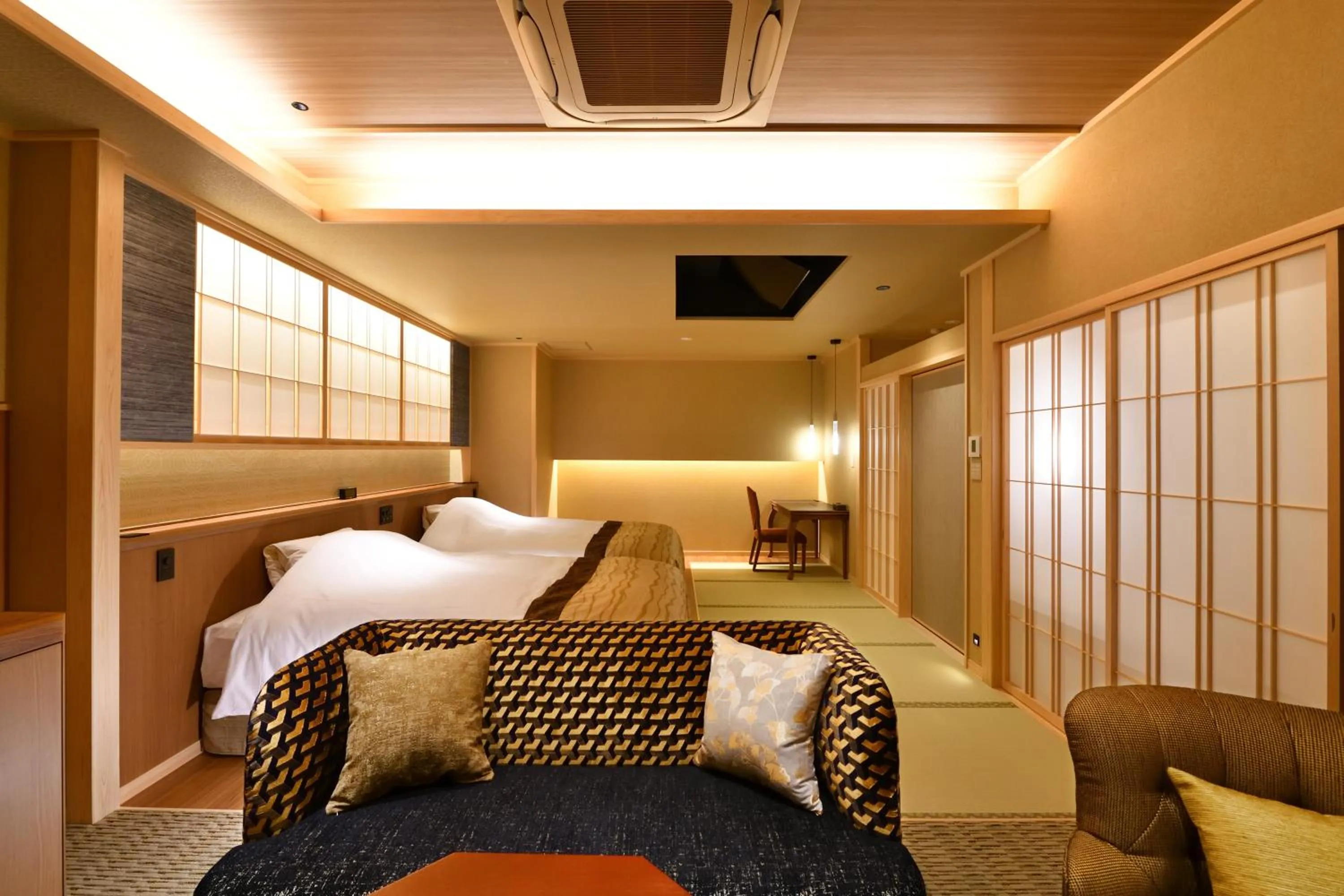 Photo of the whole room, Bed in Kyo Yunohana Resort Suisen