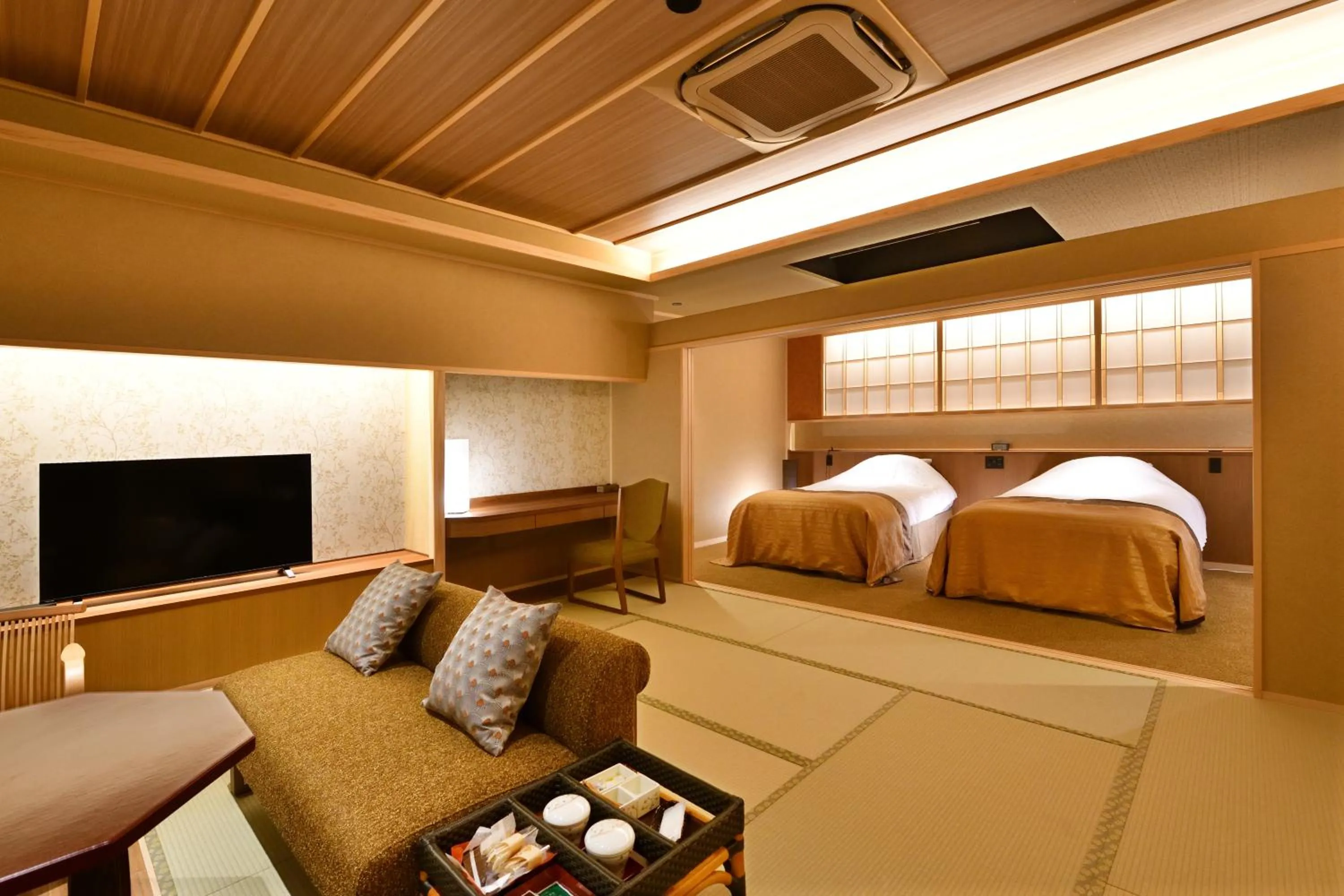 Photo of the whole room, Bed in Kyo Yunohana Resort Suisen