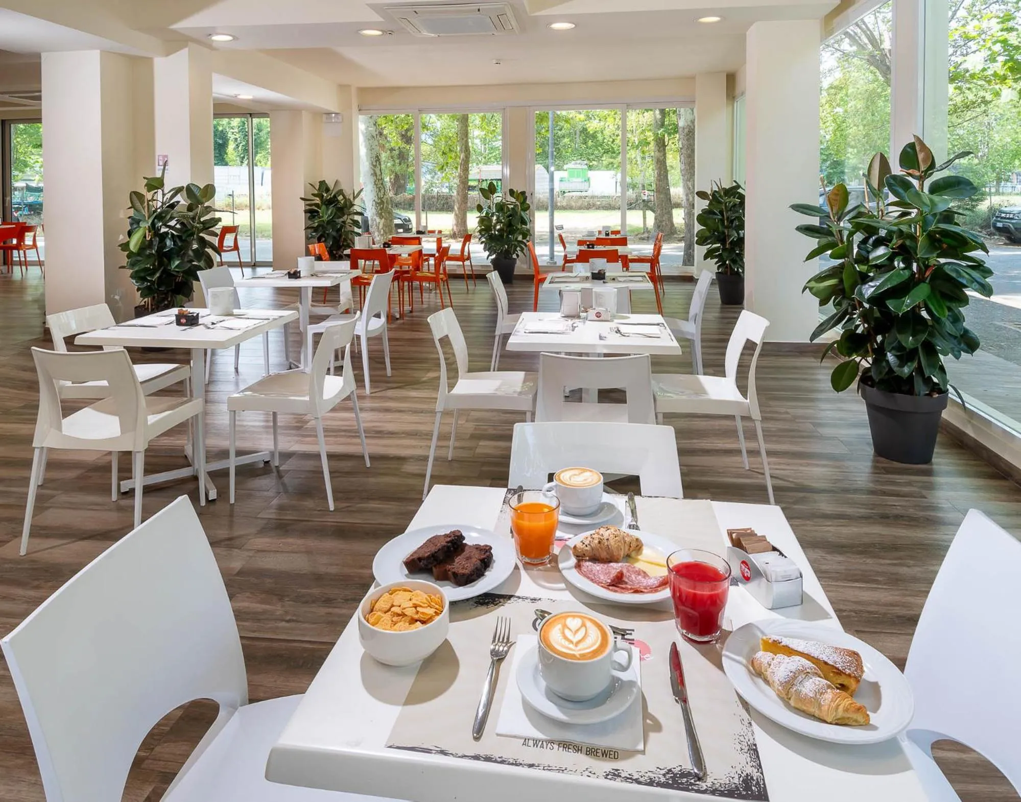 Breakfast in Union Park Hotel al mare con Piscina - Parcheggio - Spiaggia - A MH Collection Hotels
