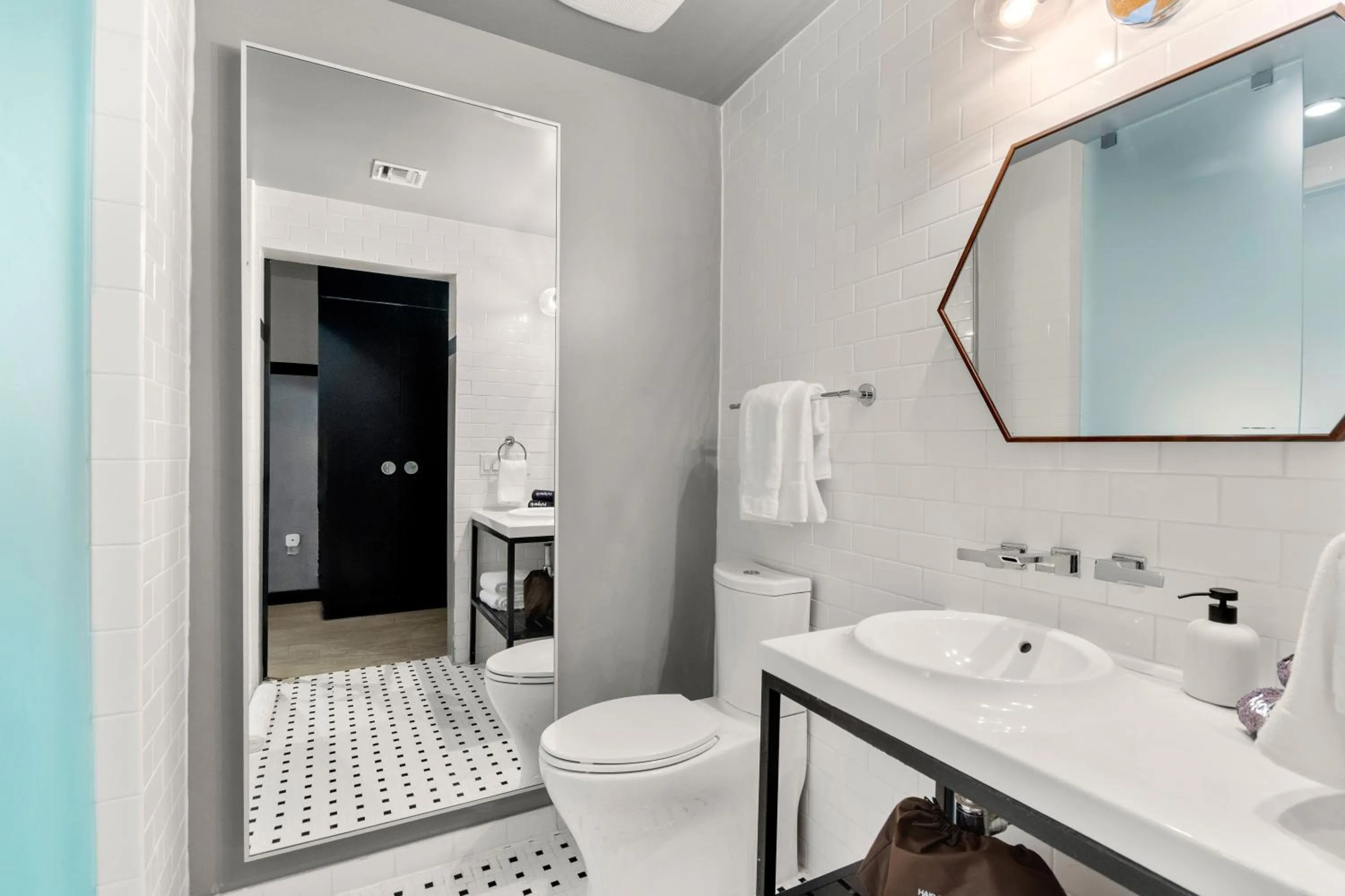 Toilet in The Daydrift