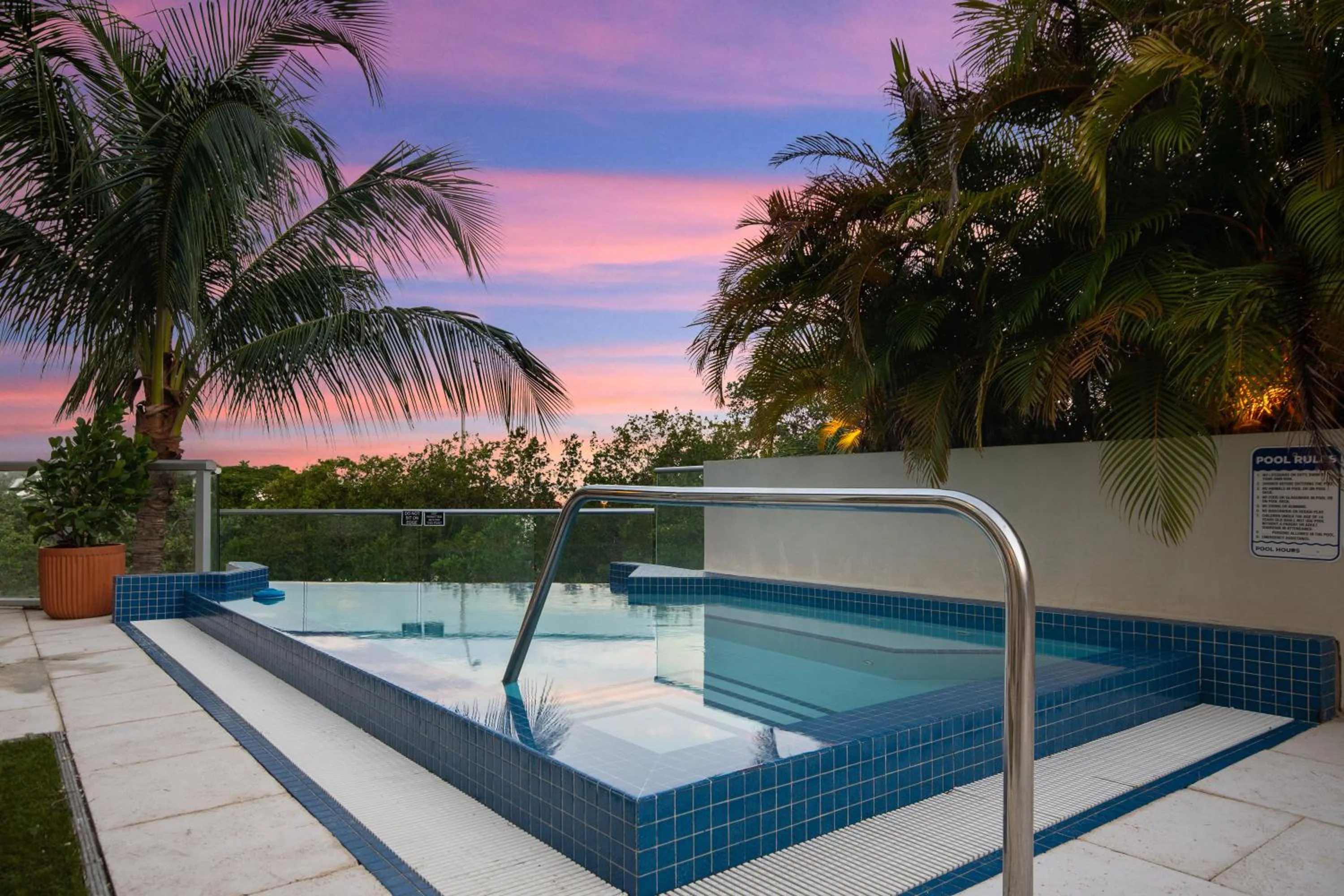 Pool view in The Daydrift