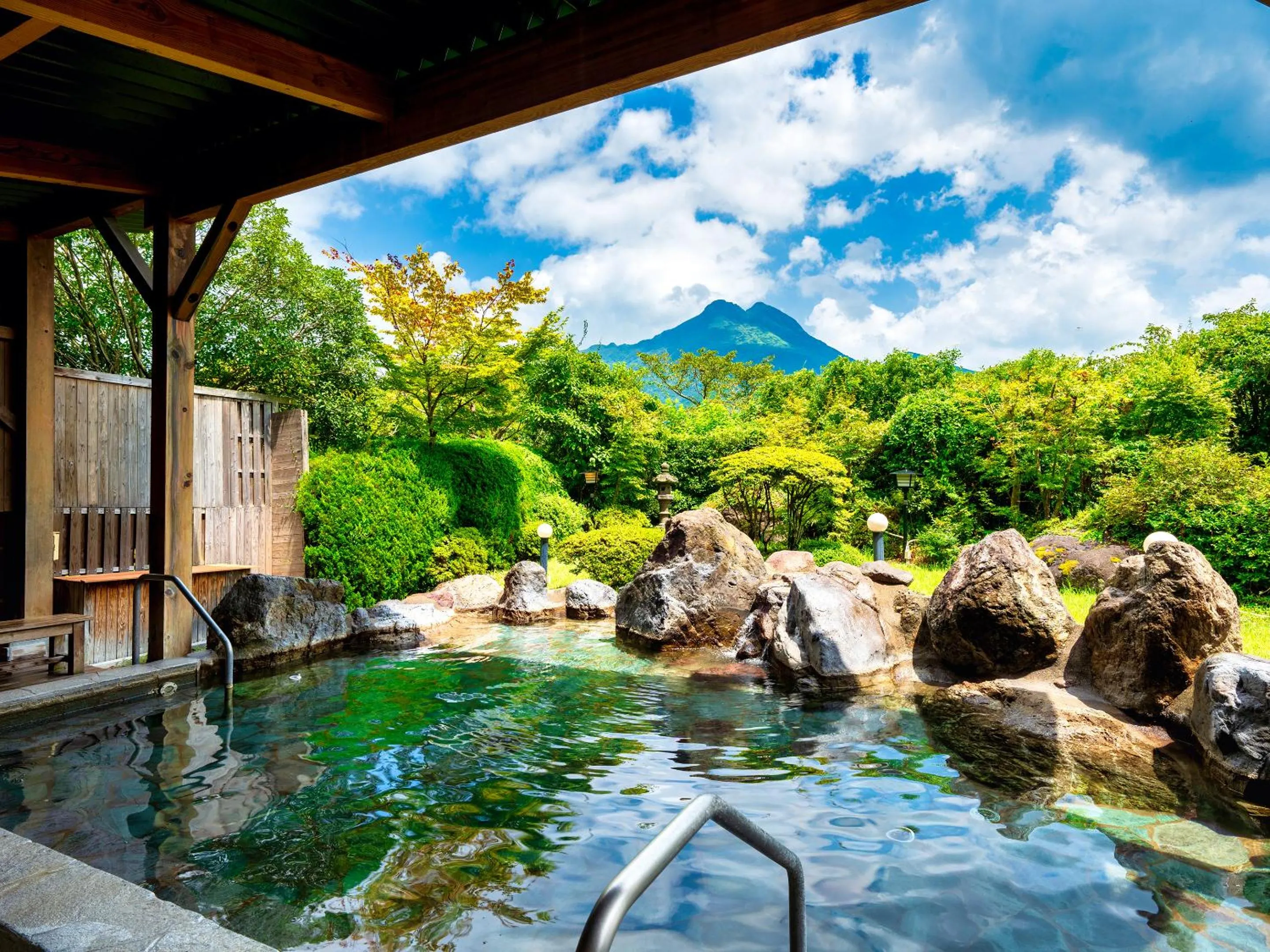 Open Air Bath in Yufuin Sansuikan