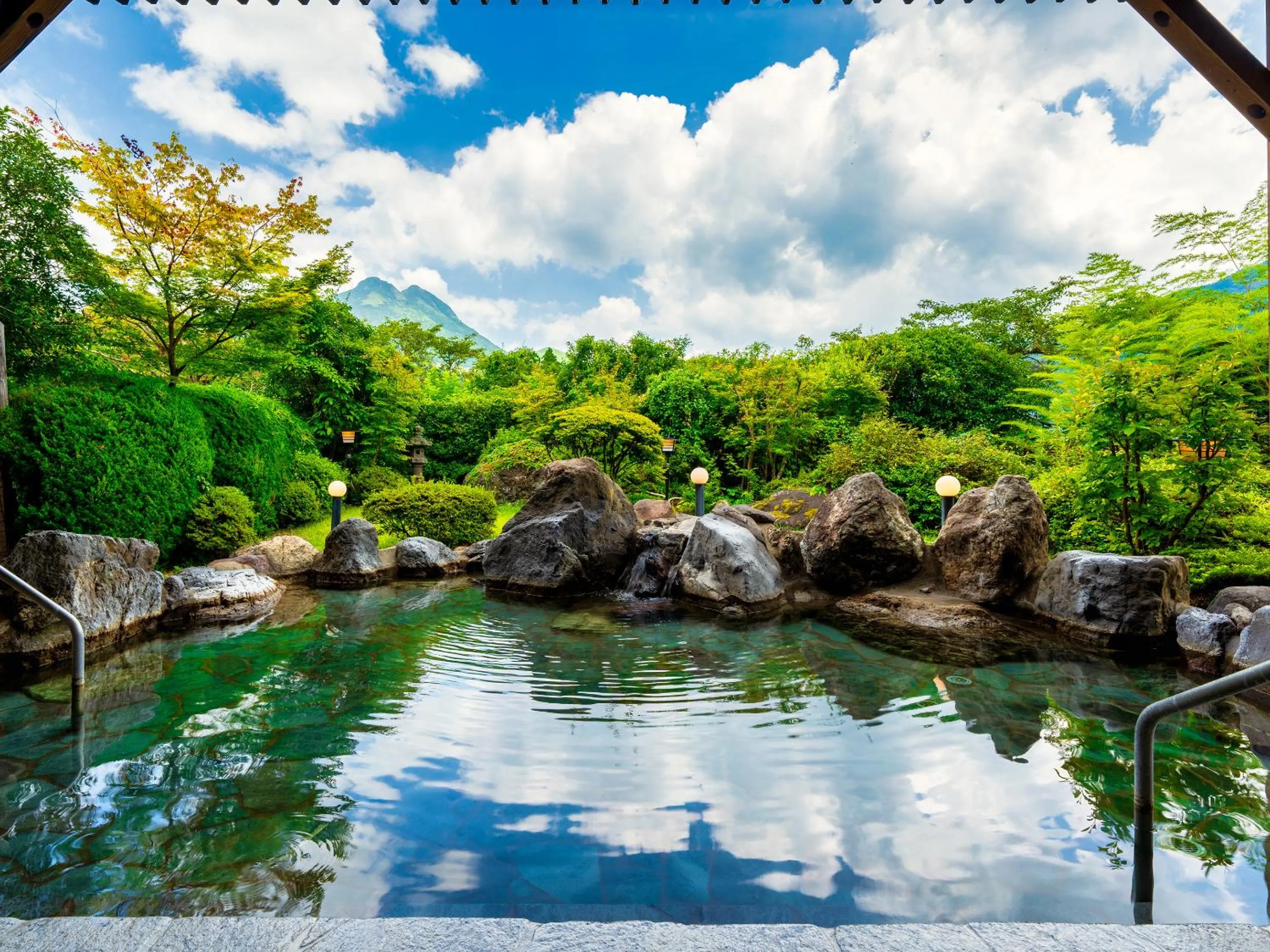 Open Air Bath in Yufuin Sansuikan