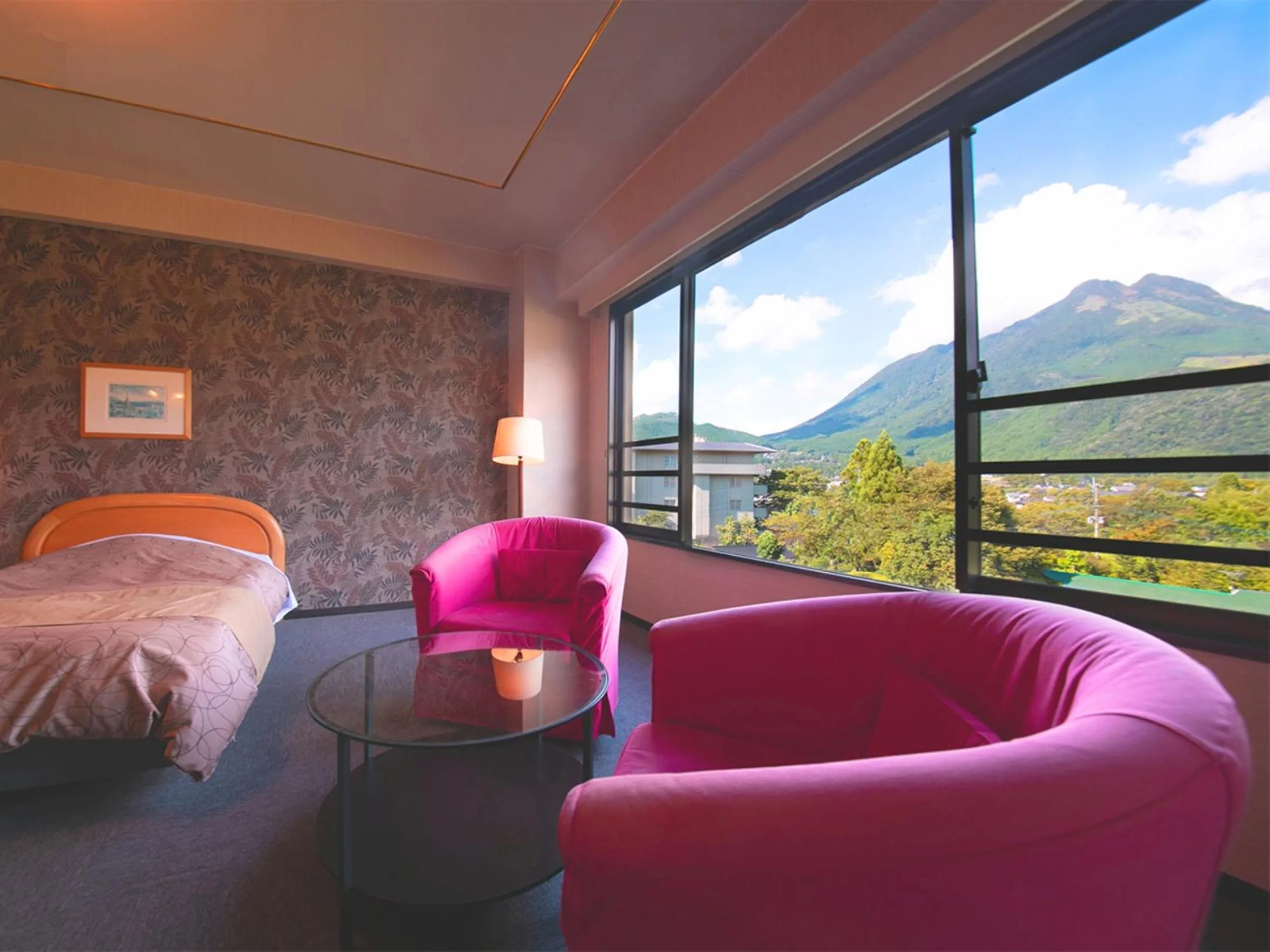 Photo of the whole room, Bed in Yufuin Sansuikan