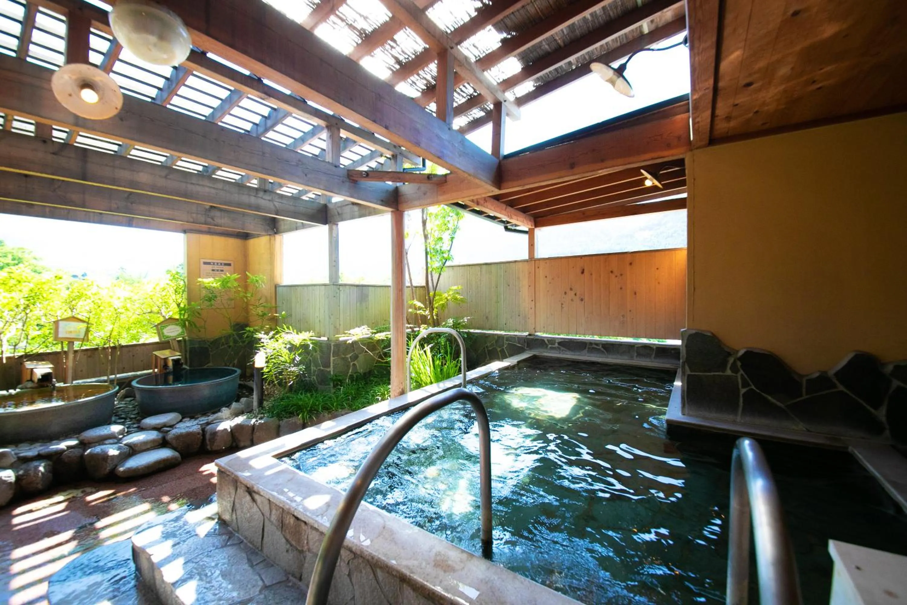 Hot Spring Bath in Yufuin Sansuikan