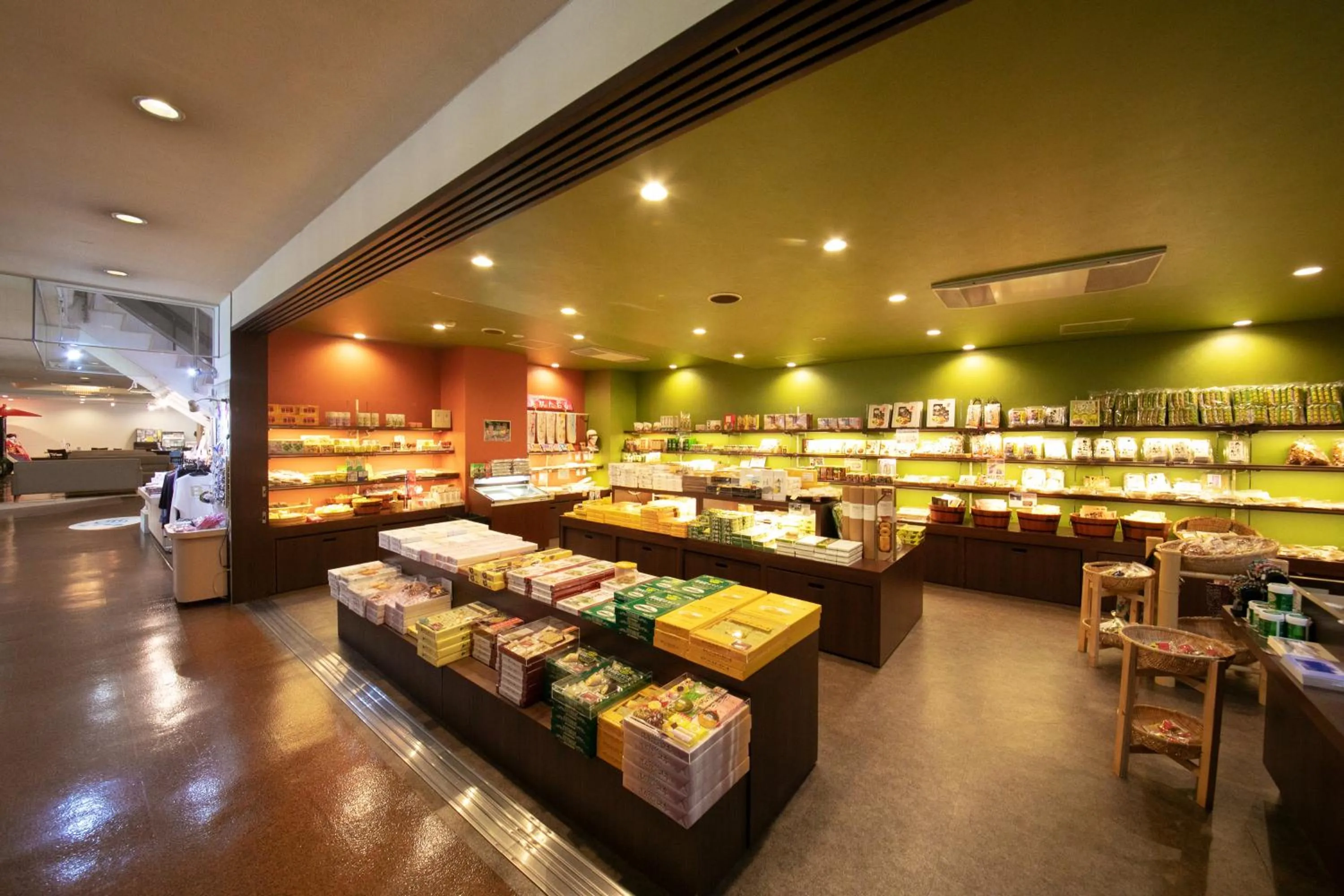 On-site shops in Yufuin Sansuikan