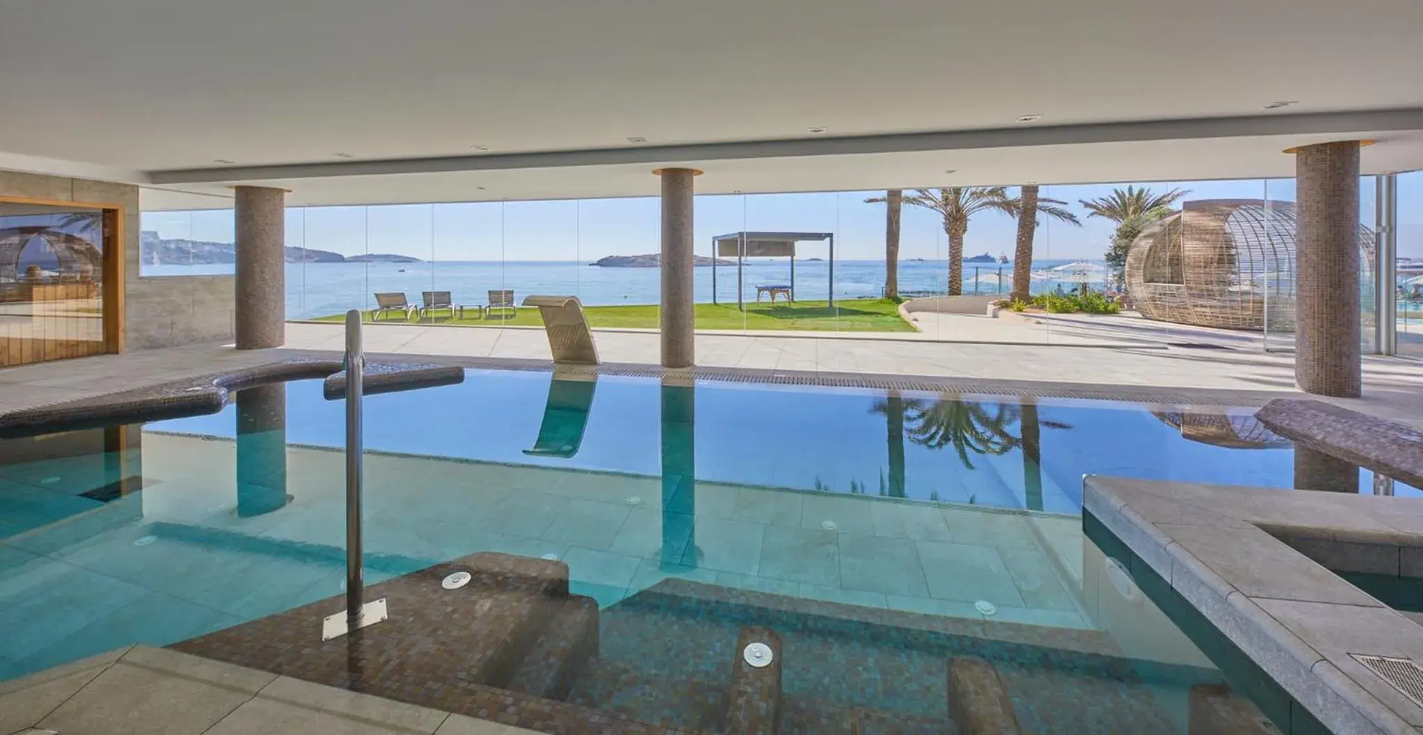 Hot Tub in Hotel Torre del Mar - Ibiza Hot Tub in Hotel Torre del Mar - Ibiza