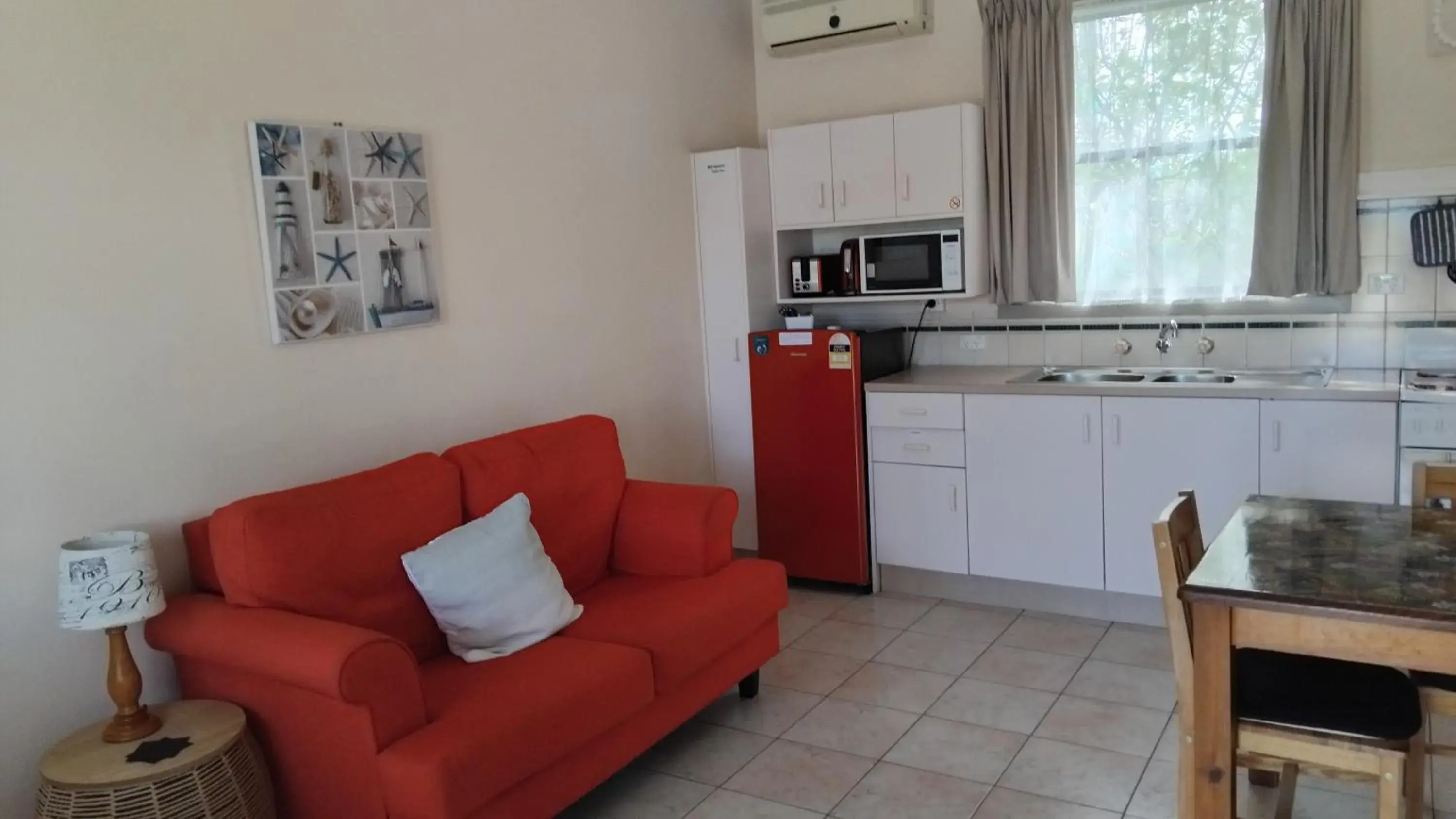 One-Bedroom Apartment - single occupancy in Lakes Entrance Holiday Units One-Bedroom Apartment - single occupancy in Lakes Entrance Holiday Units