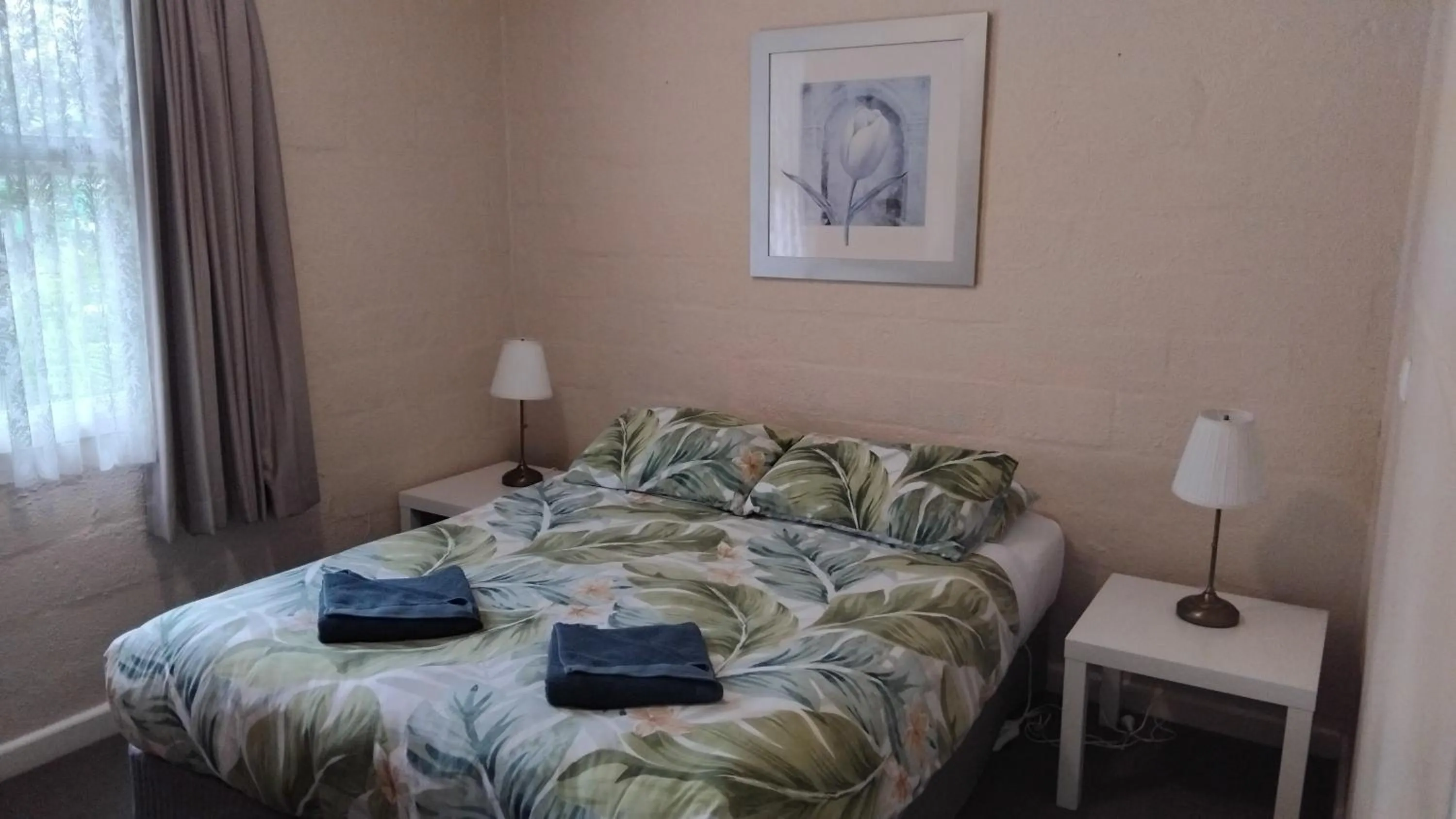 Bedroom, Bed in Lakes Entrance Holiday Units