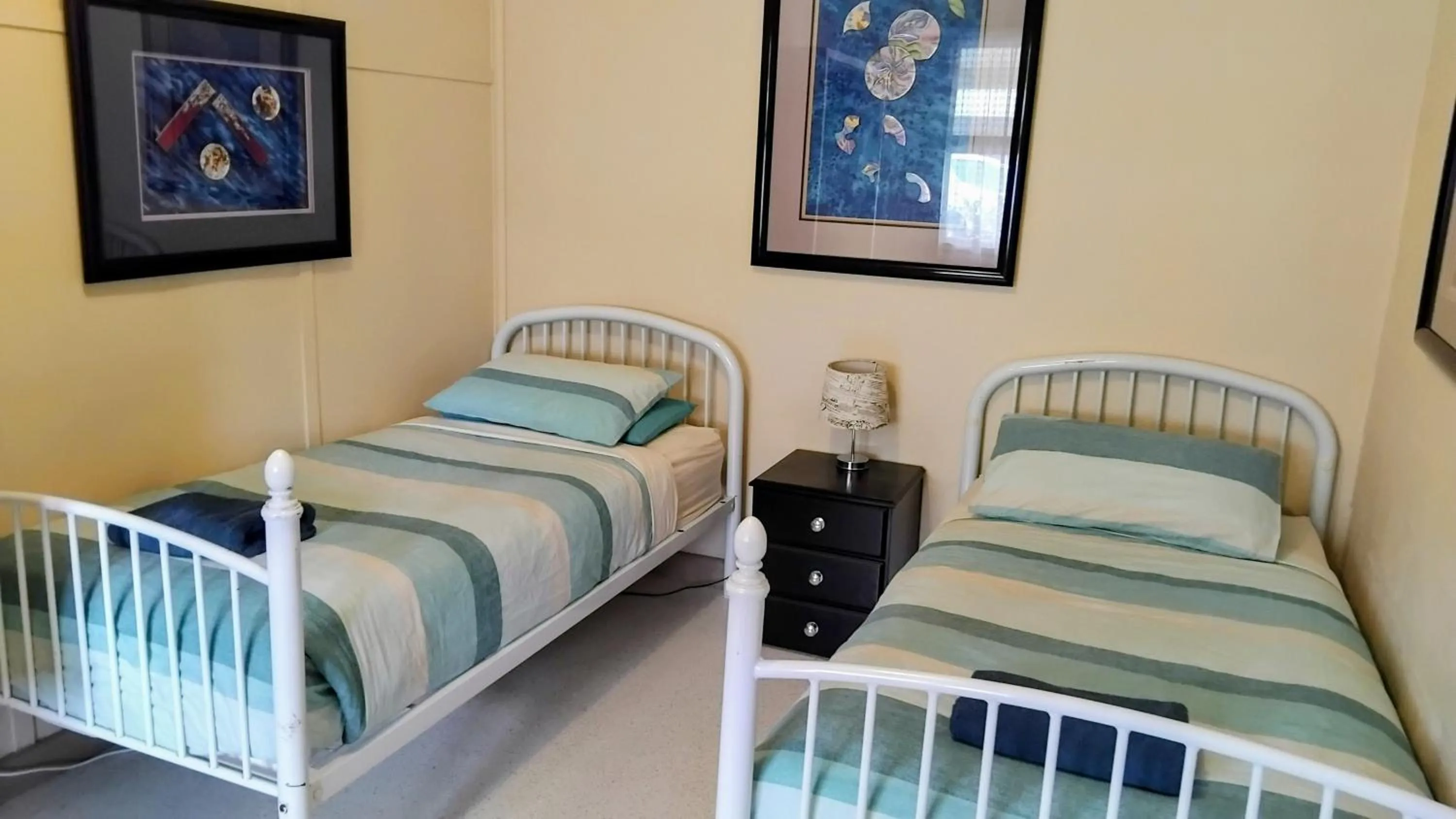 Bedroom, Bed in Lakes Entrance Holiday Units