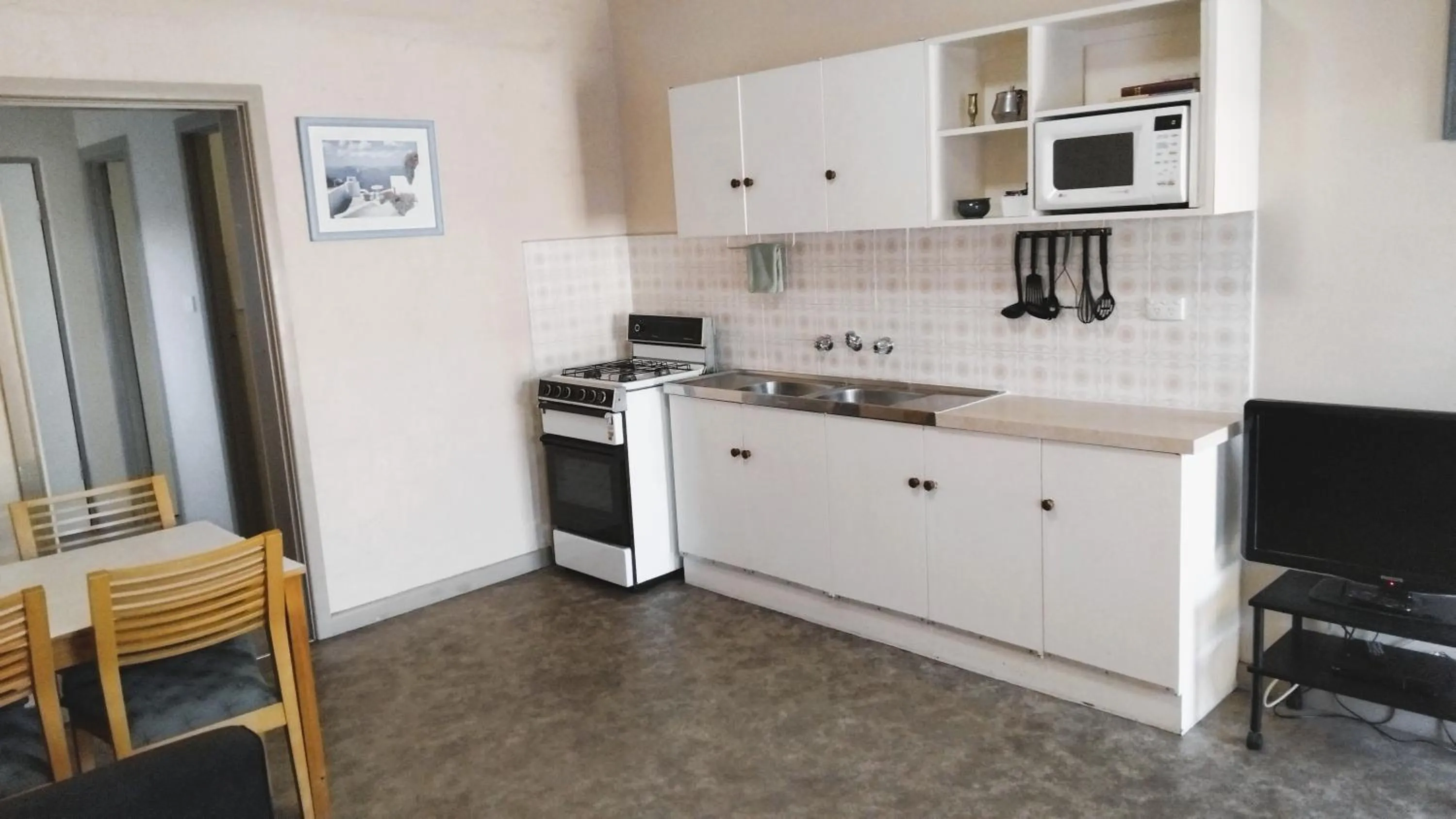 Kitchen or kitchenette in Lakes Entrance Holiday Units