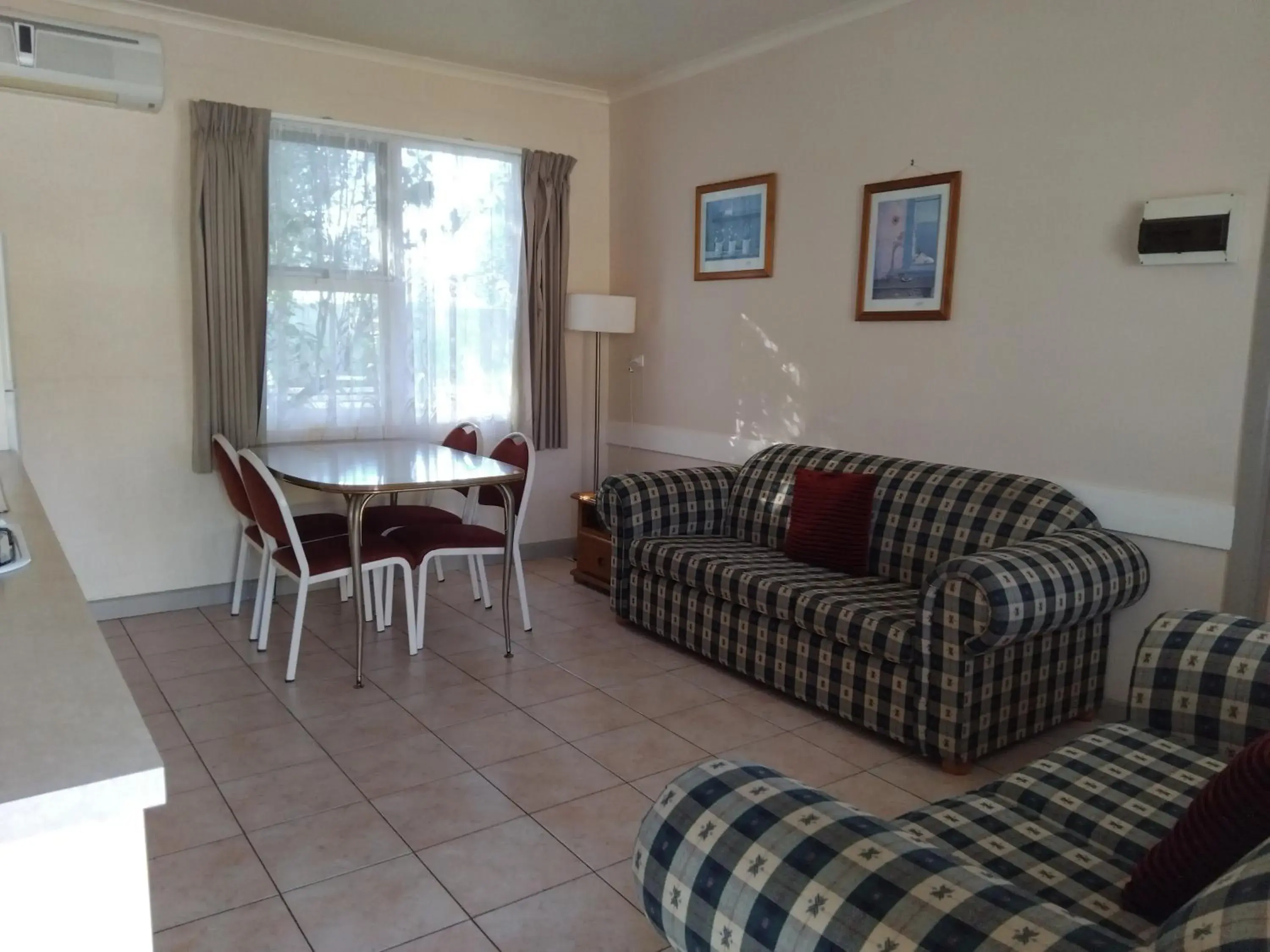 Two-Bedroom Apartment in Lakes Entrance Holiday Units Two-Bedroom Apartment in Lakes Entrance Holiday Units
