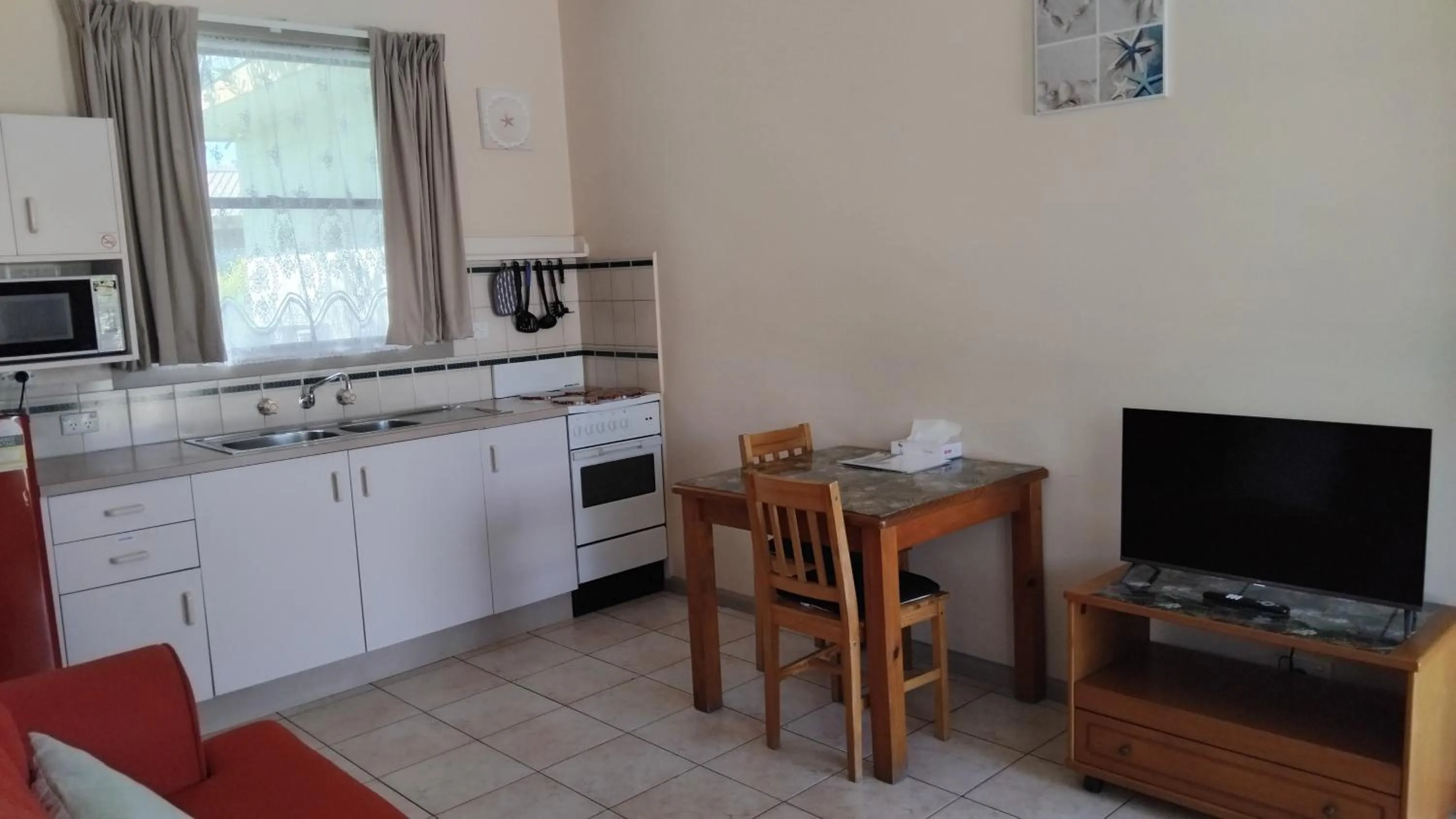 Kitchen or kitchenette in Lakes Entrance Holiday Units