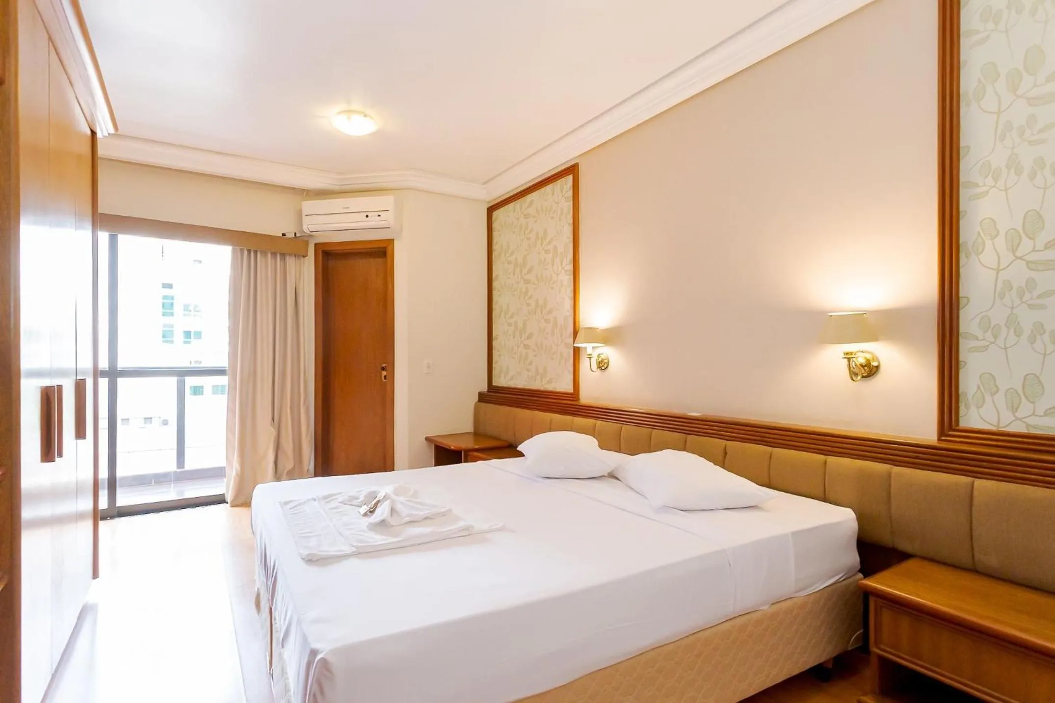 Bedroom, Bed in Batel Residence | Avenida do Batel | Gonzaga Stays