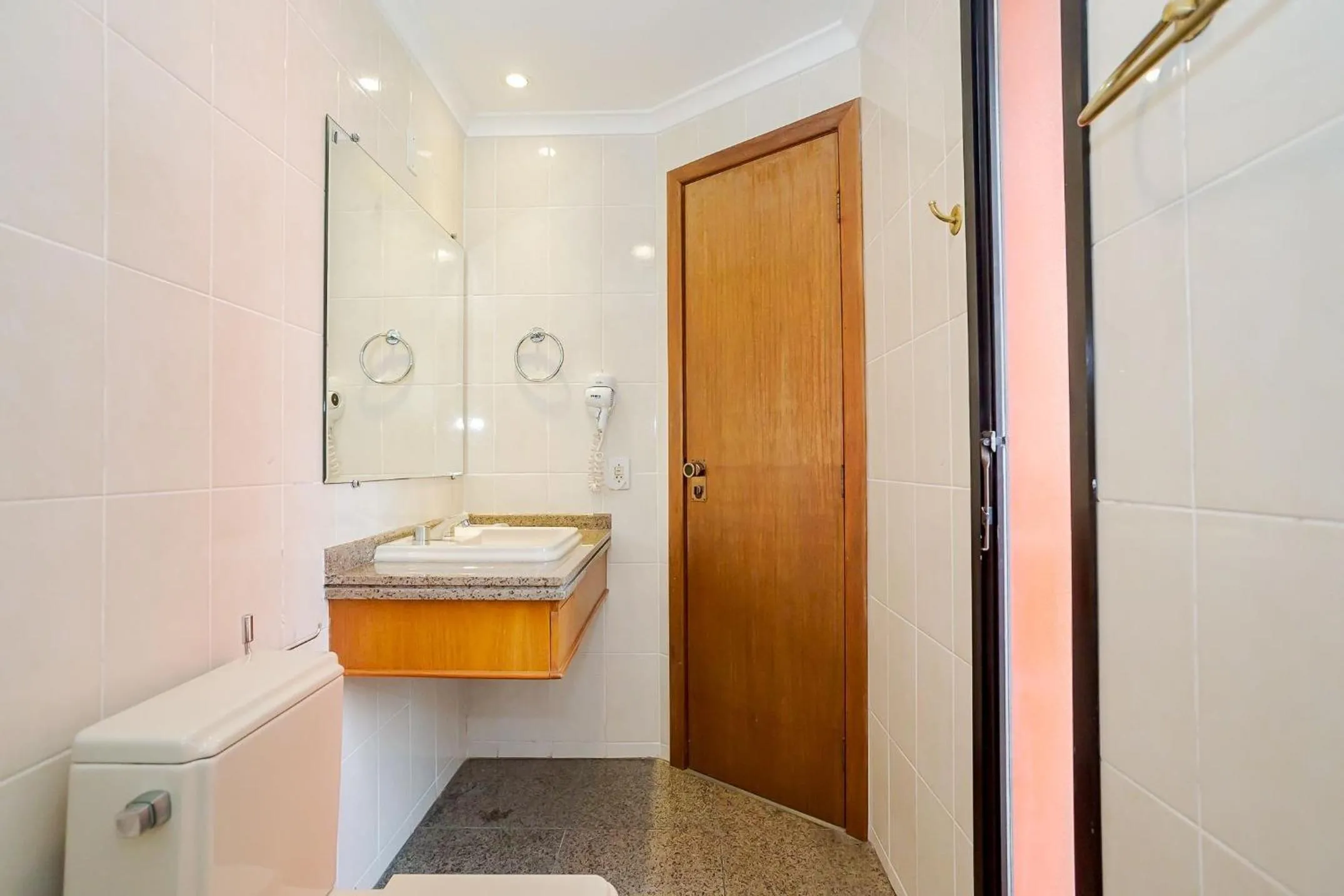 Toilet in Batel Residence | Avenida do Batel | Gonzaga Stays