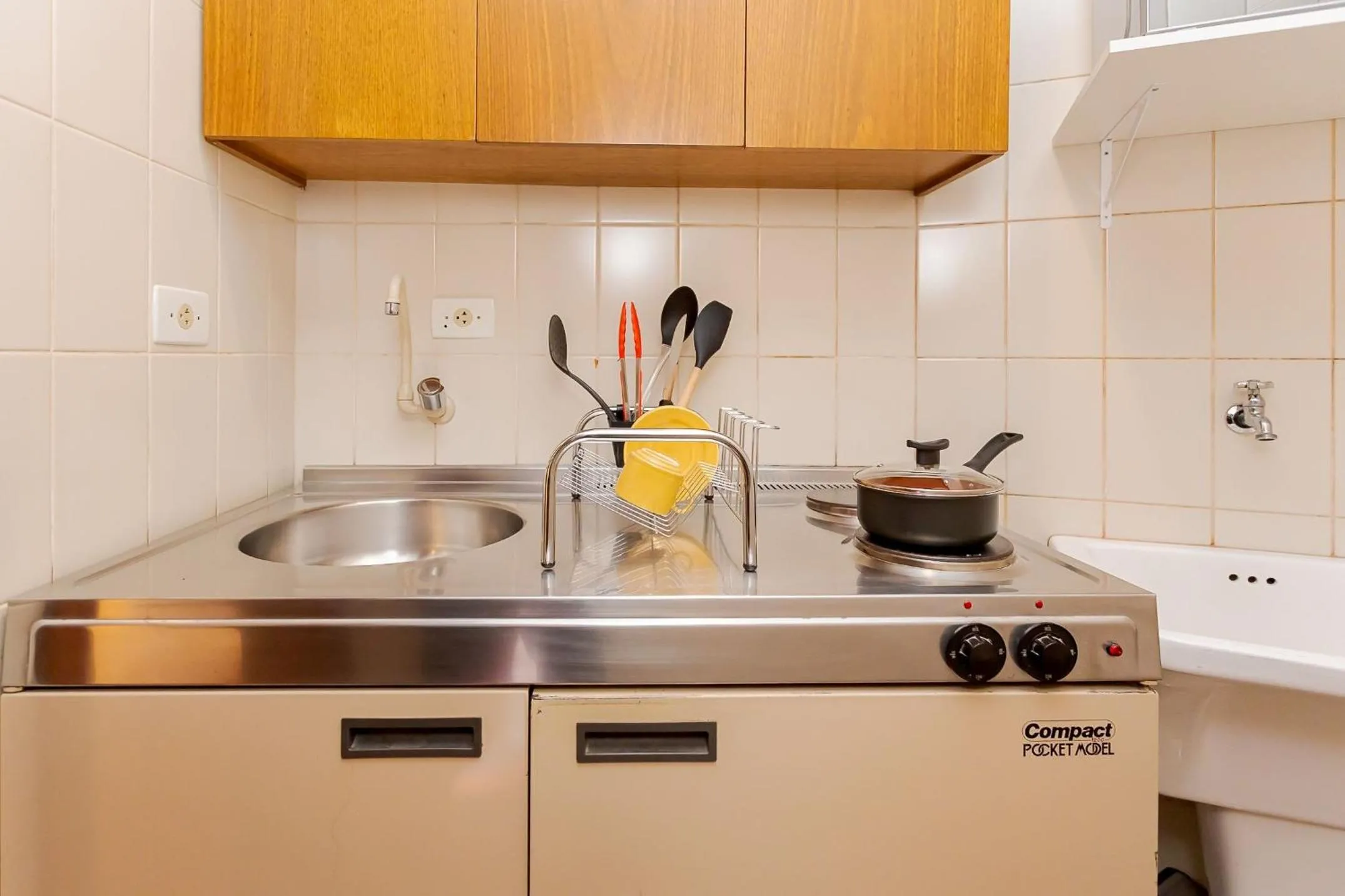 Kitchen or kitchenette in Batel Residence | Avenida do Batel | Gonzaga Stays