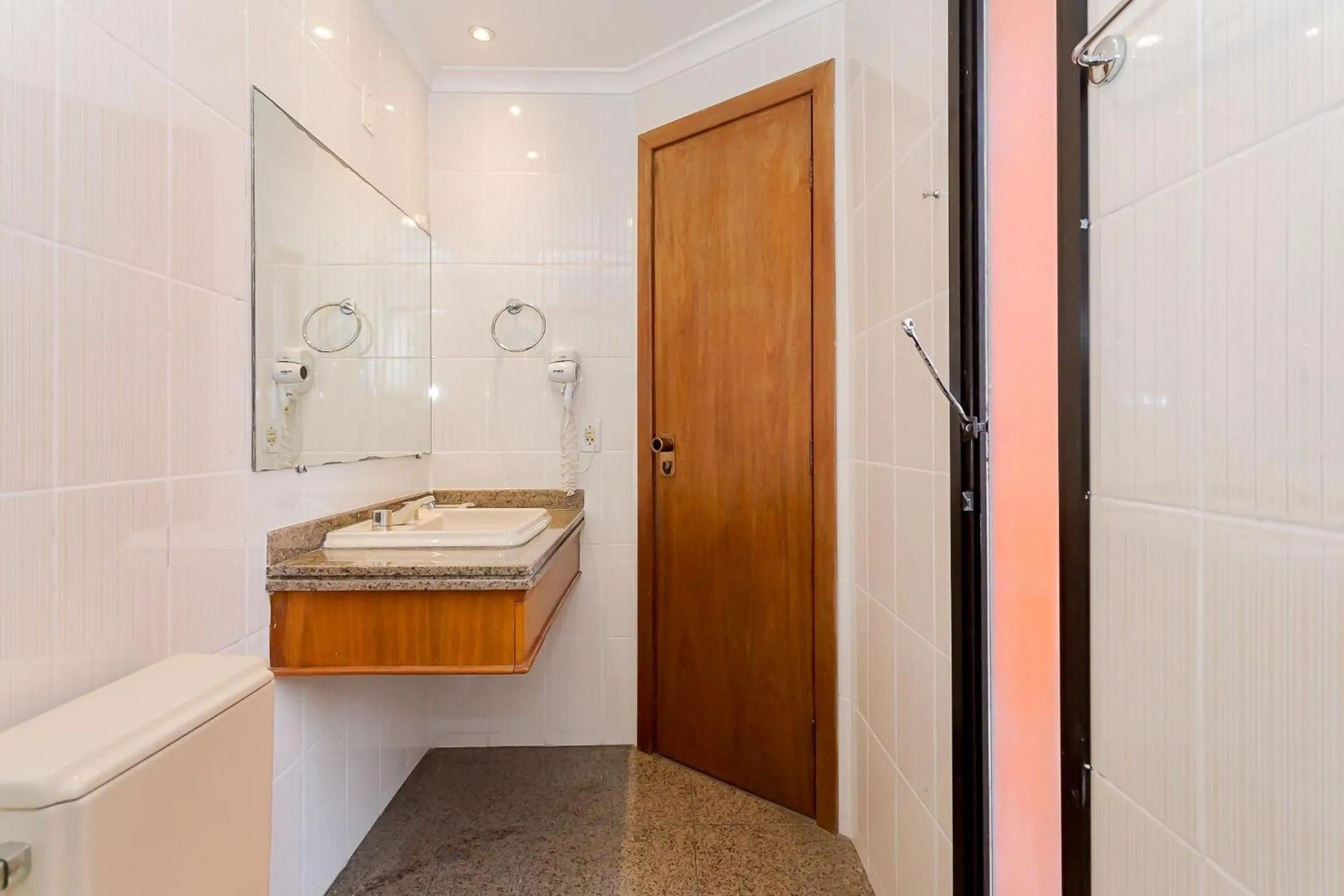 Toilet in Batel Residence | Avenida do Batel | Gonzaga Stays