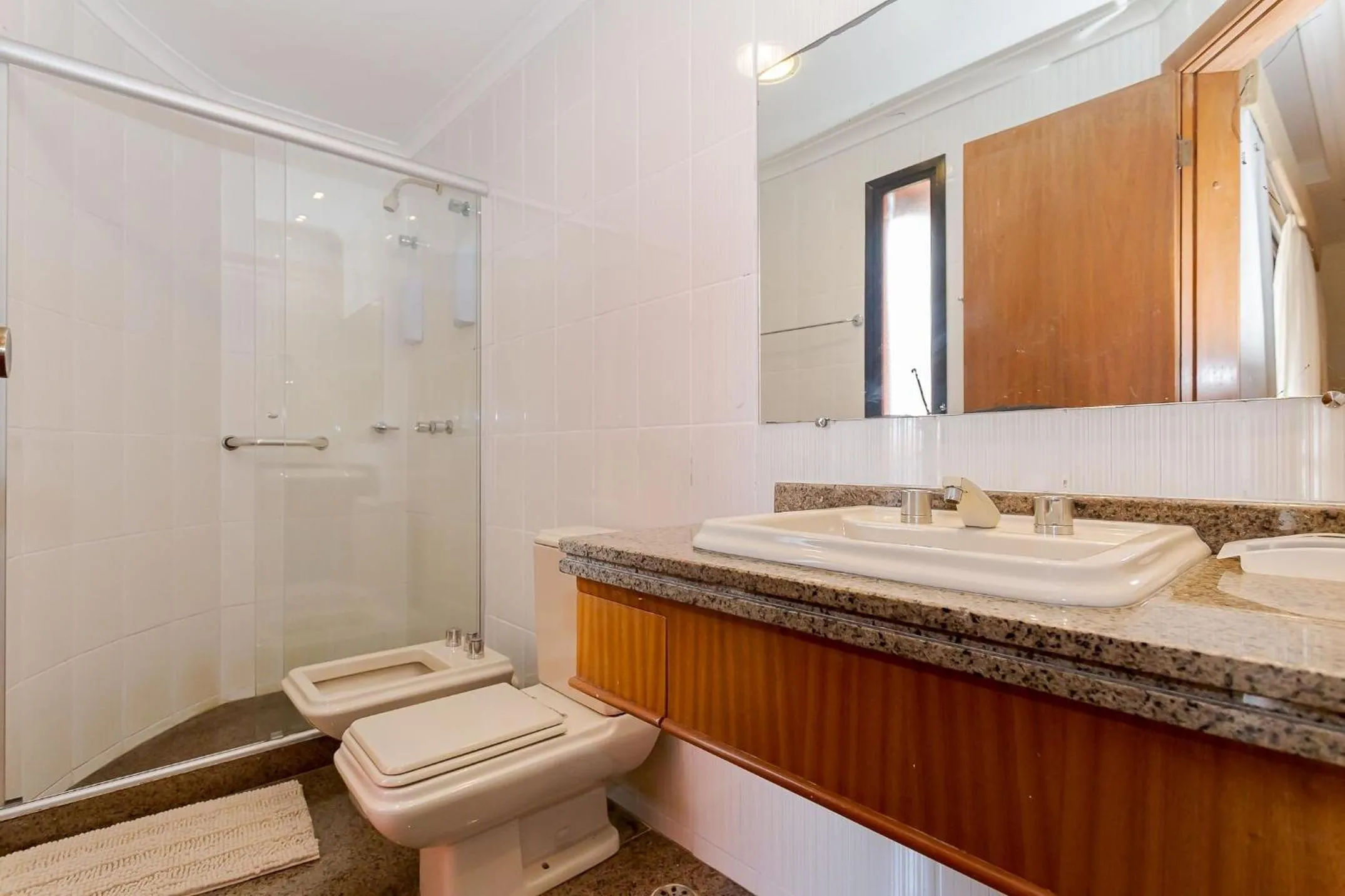 Toilet in Batel Residence | Avenida do Batel | Gonzaga Stays