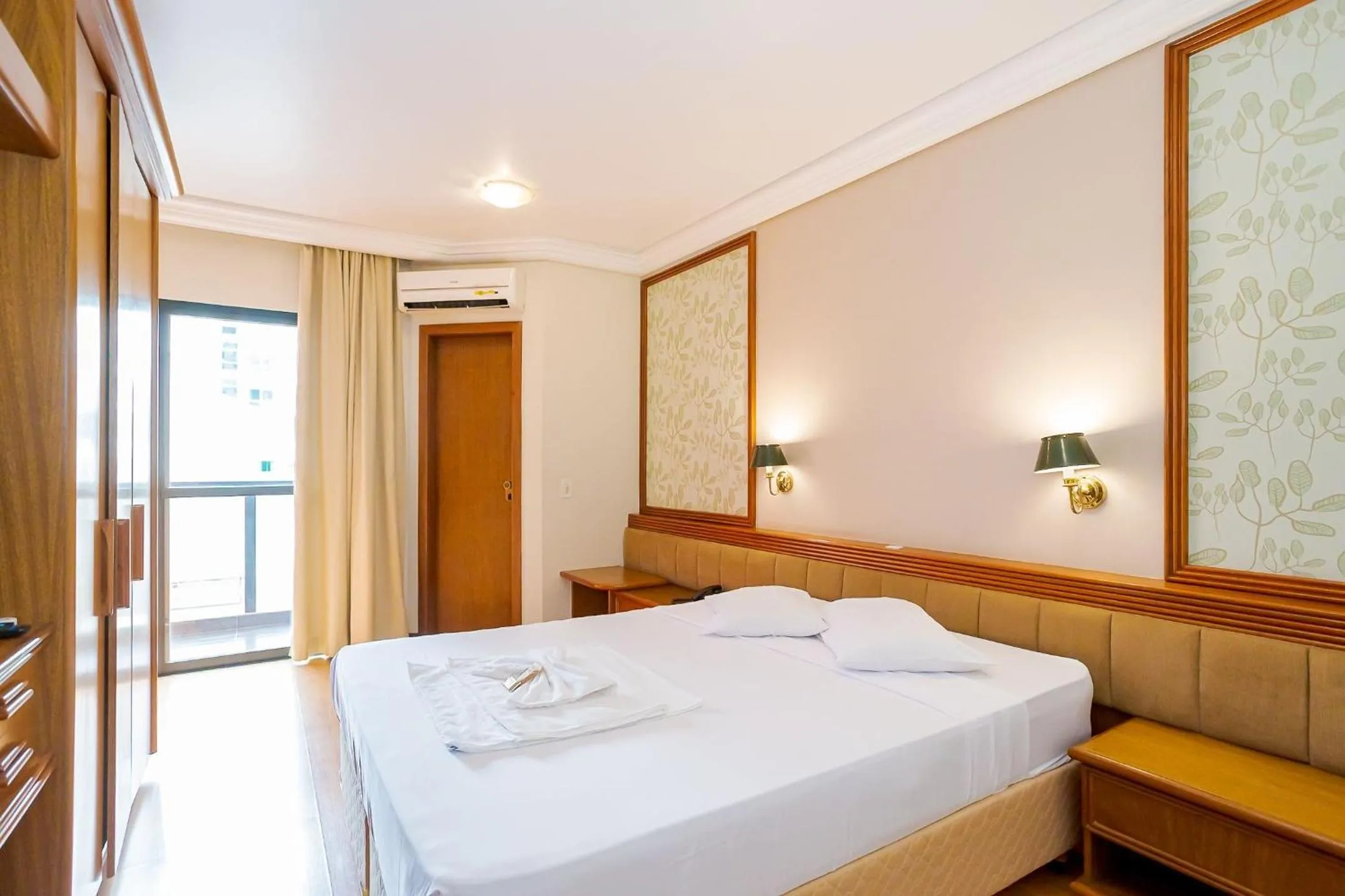 Bedroom, Bed in Batel Residence | Avenida do Batel | Gonzaga Stays