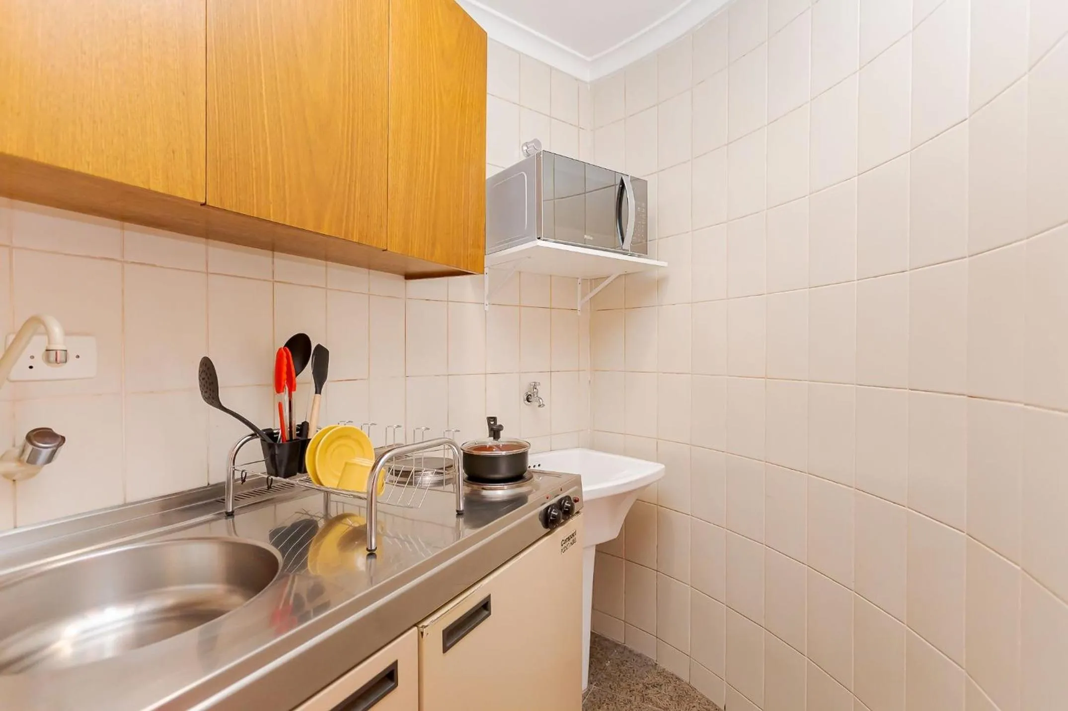 Kitchen or kitchenette in Batel Residence | Avenida do Batel | Gonzaga Stays