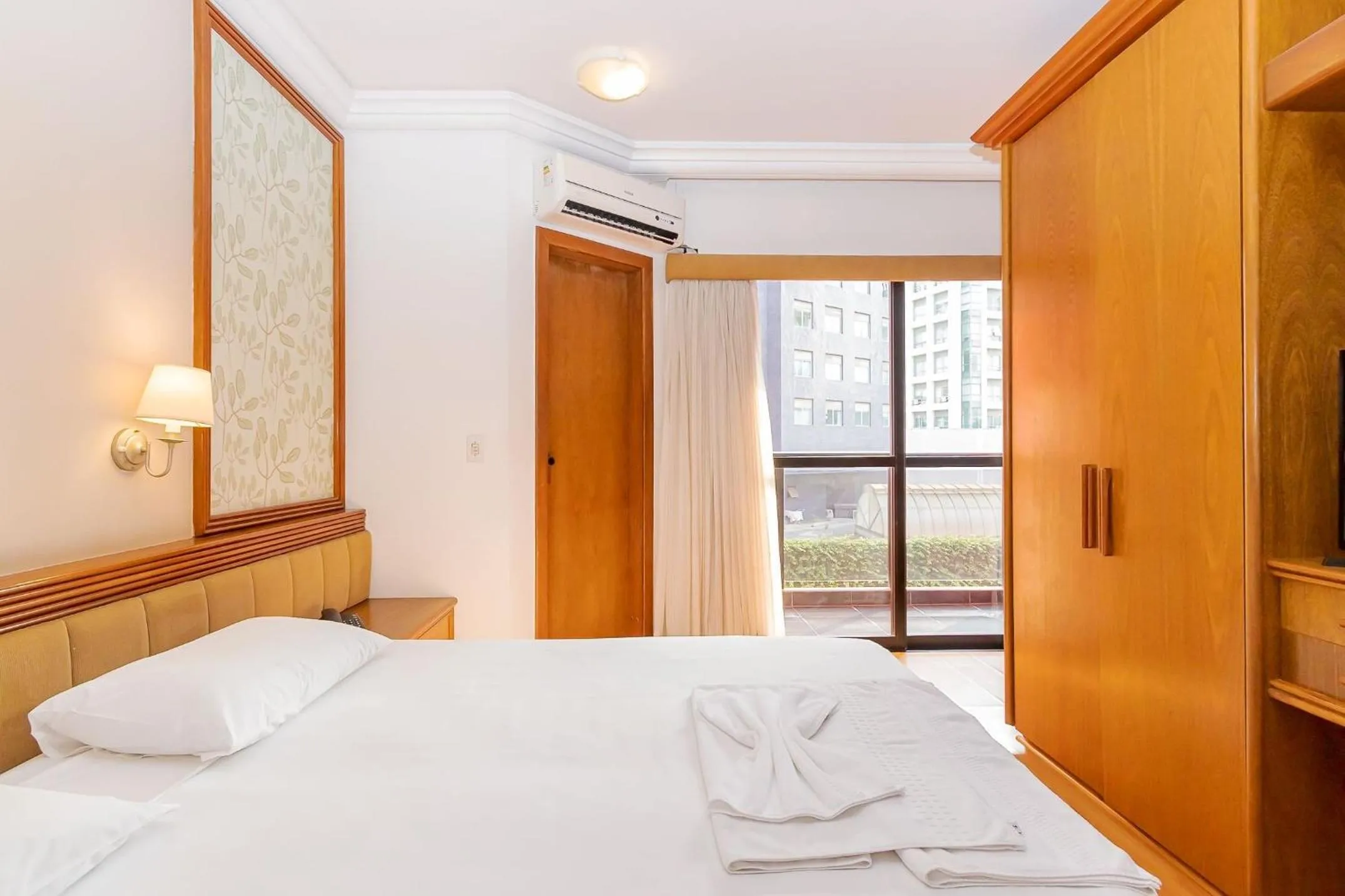 Bedroom, Bed in Batel Residence | Avenida do Batel | Gonzaga Stays
