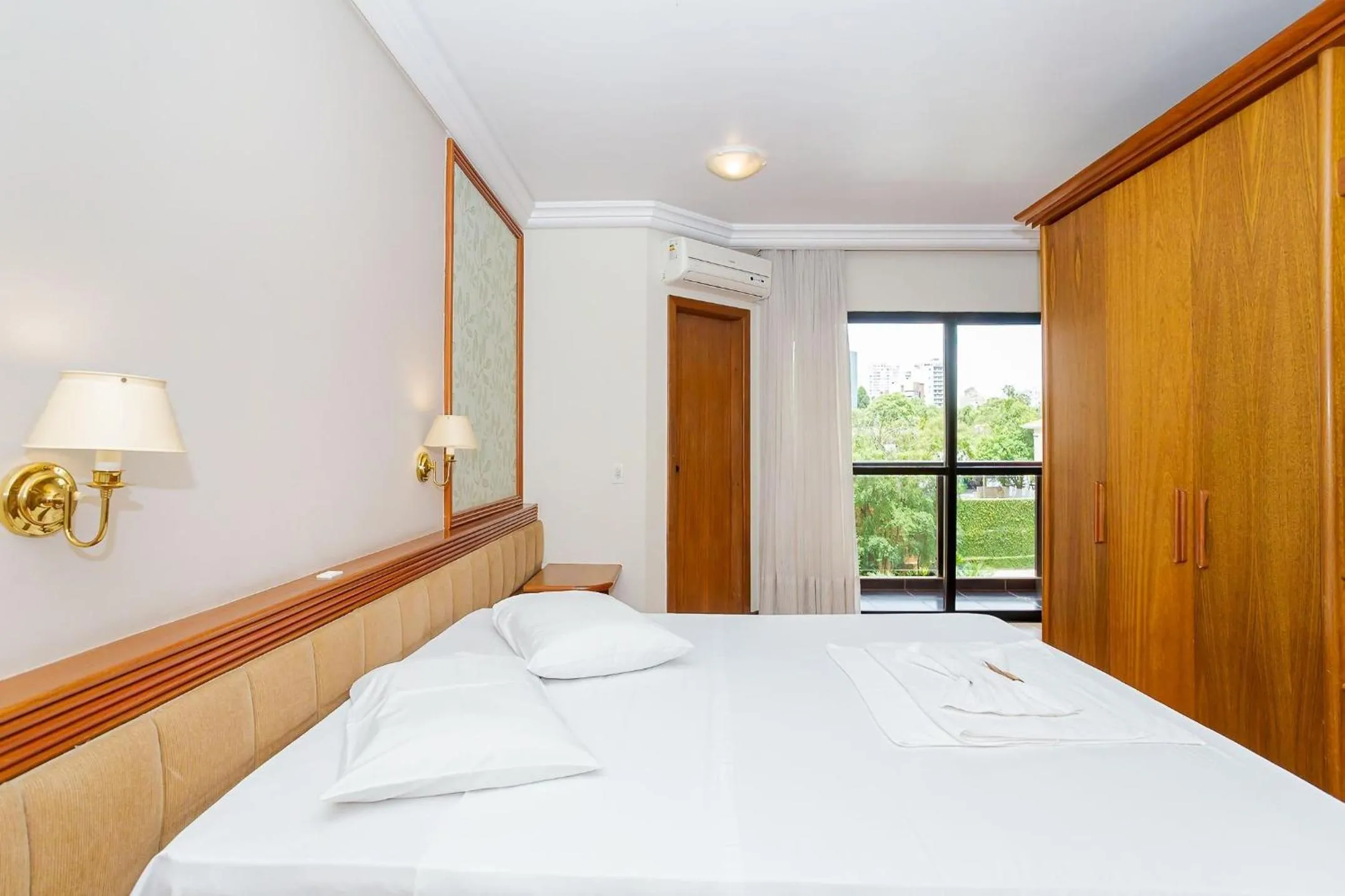 Bedroom, Bed in Batel Residence | Avenida do Batel | Gonzaga Stays