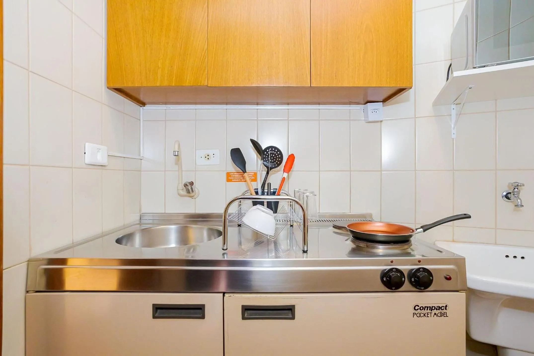 Kitchen or kitchenette in Batel Residence | Avenida do Batel | Gonzaga Stays