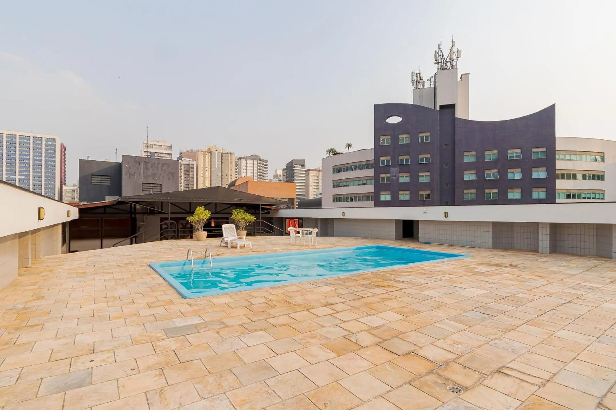 Swimming pool in Batel Residence | Avenida do Batel | Gonzaga Stays