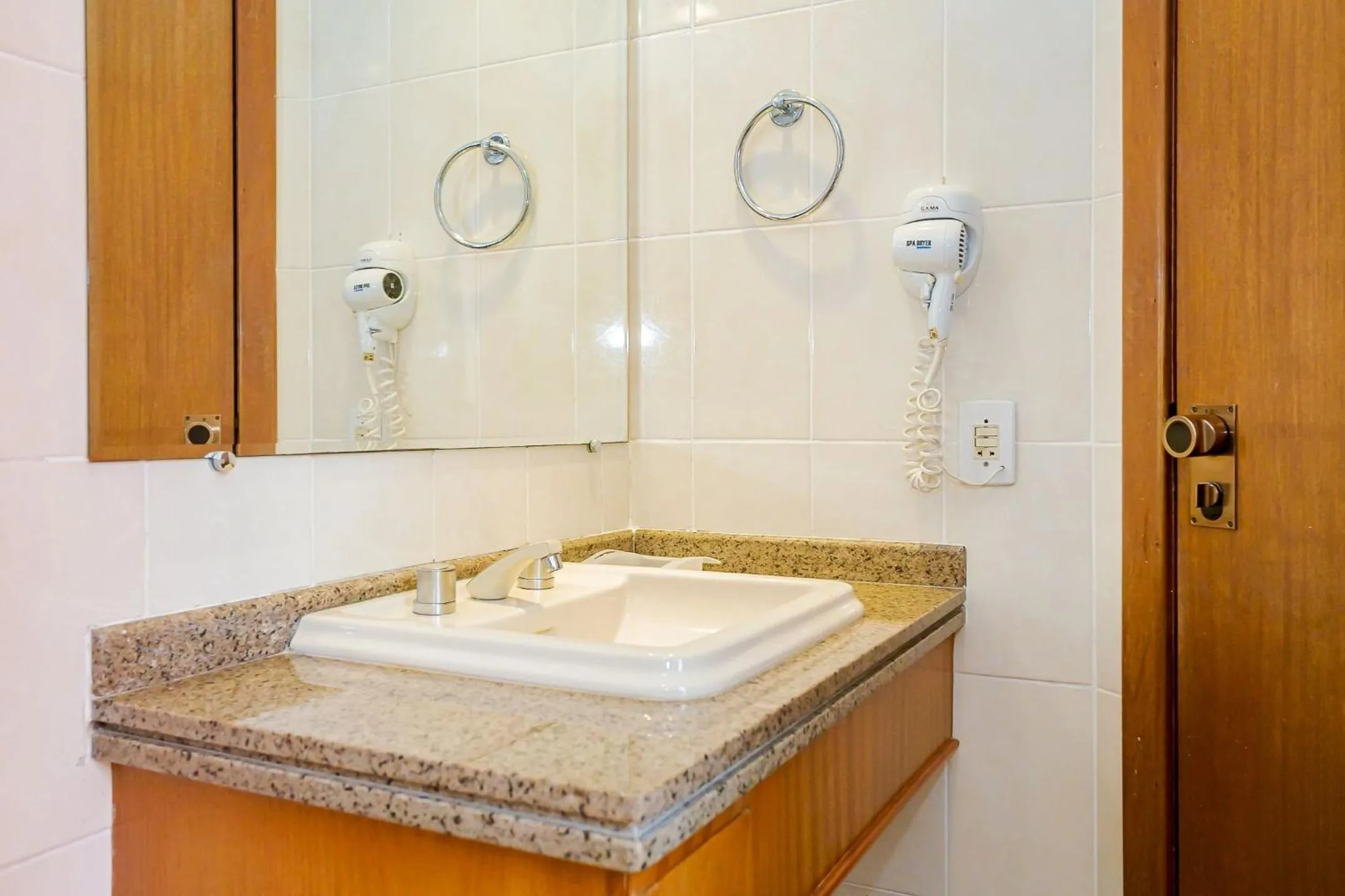 Toilet in Batel Residence | Avenida do Batel | Gonzaga Stays