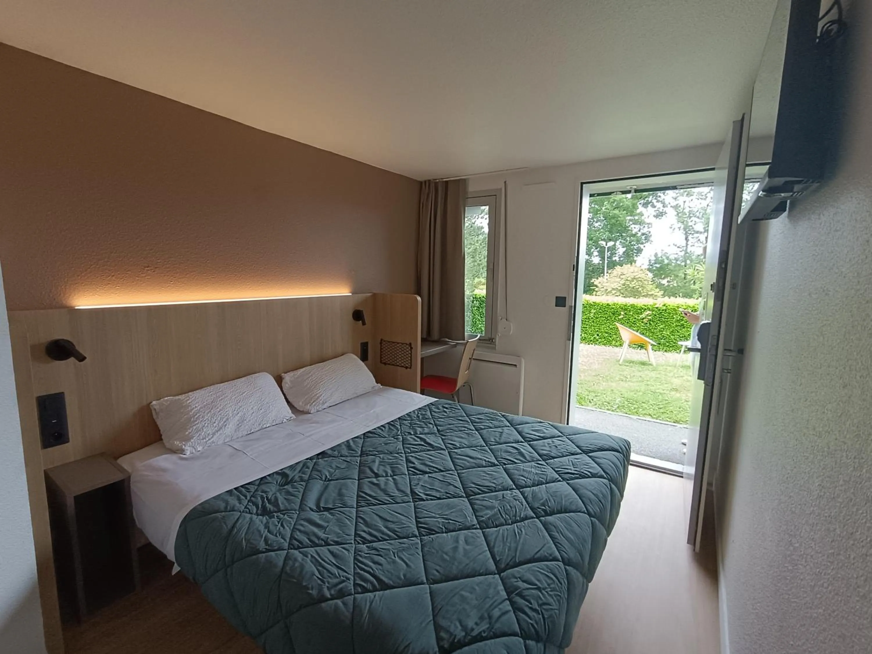 Bed in Premiere Classe Saintes