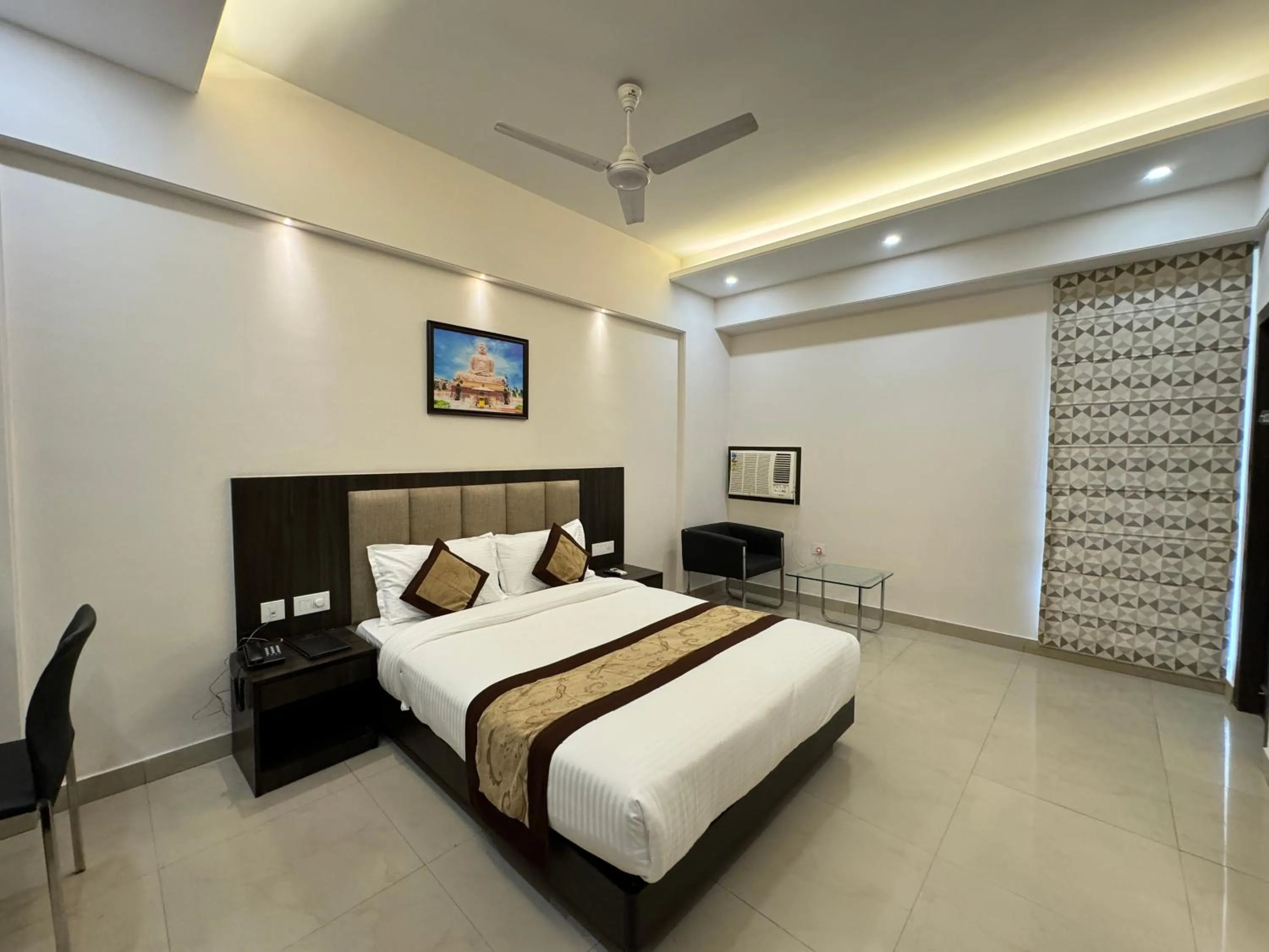 Bedroom, Bed in Hotel President