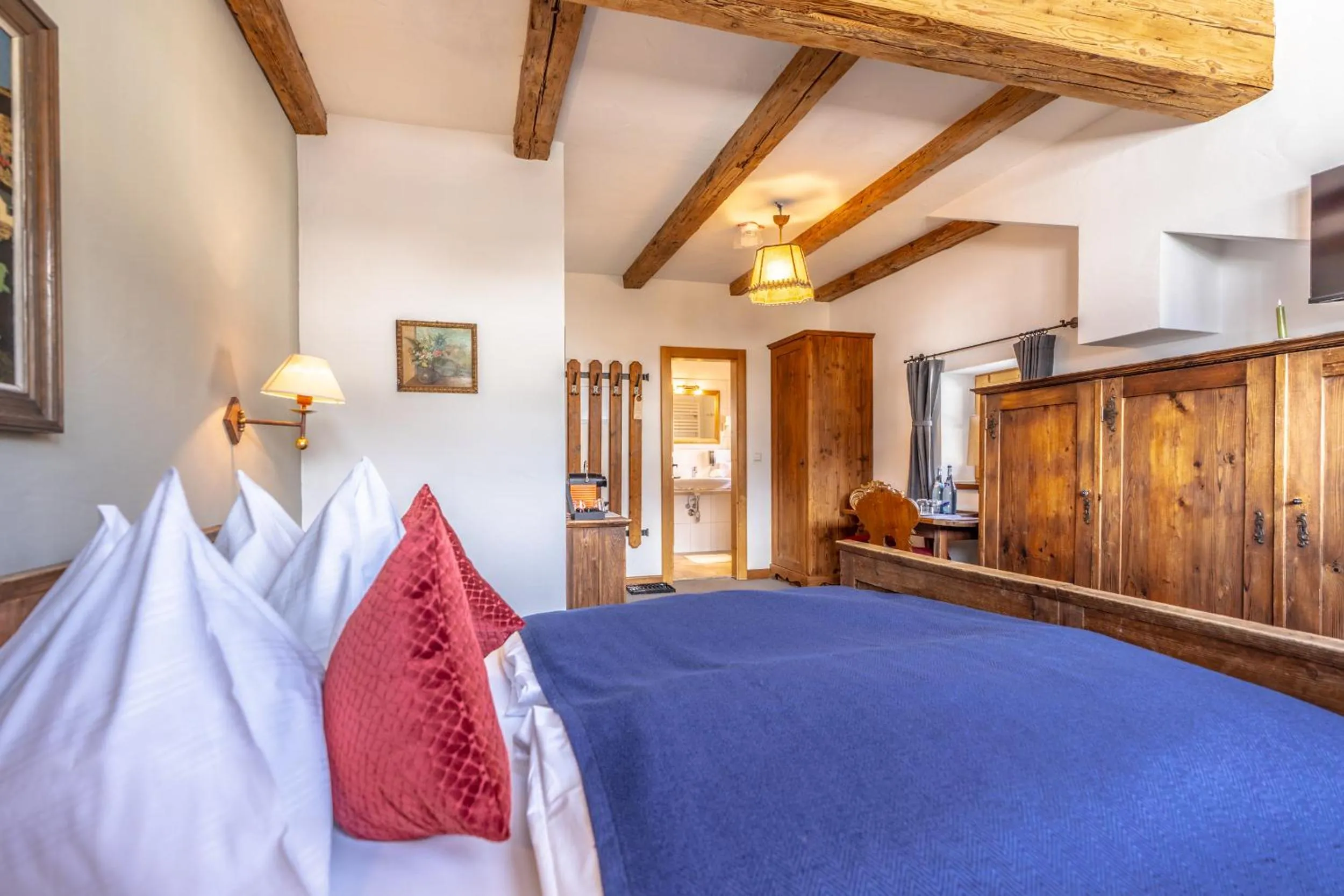 Bed in Gasthof Auwirt in Aurach