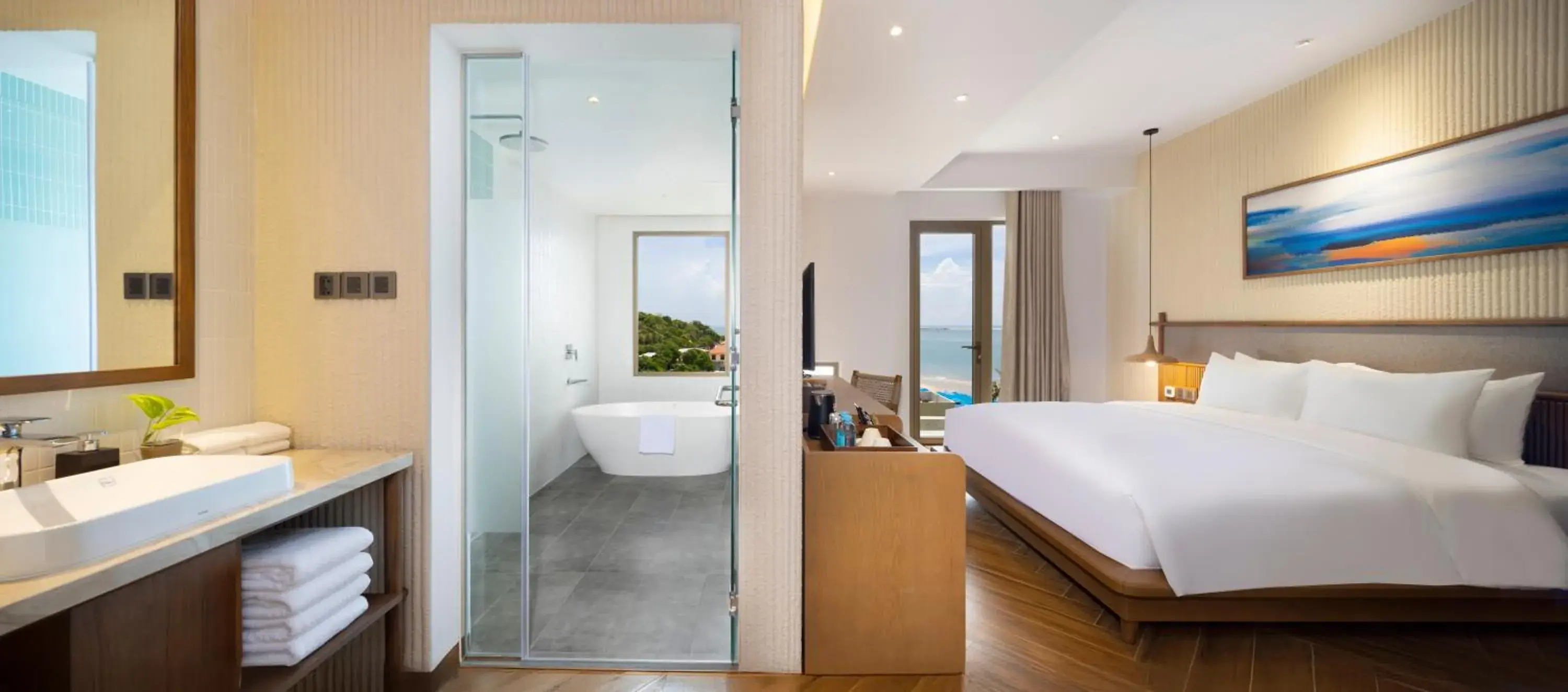 Photo of the whole room, Bed in Iconic Long Hai Hotel Photo of the whole room, Bed in Iconic Long Hai Hotel