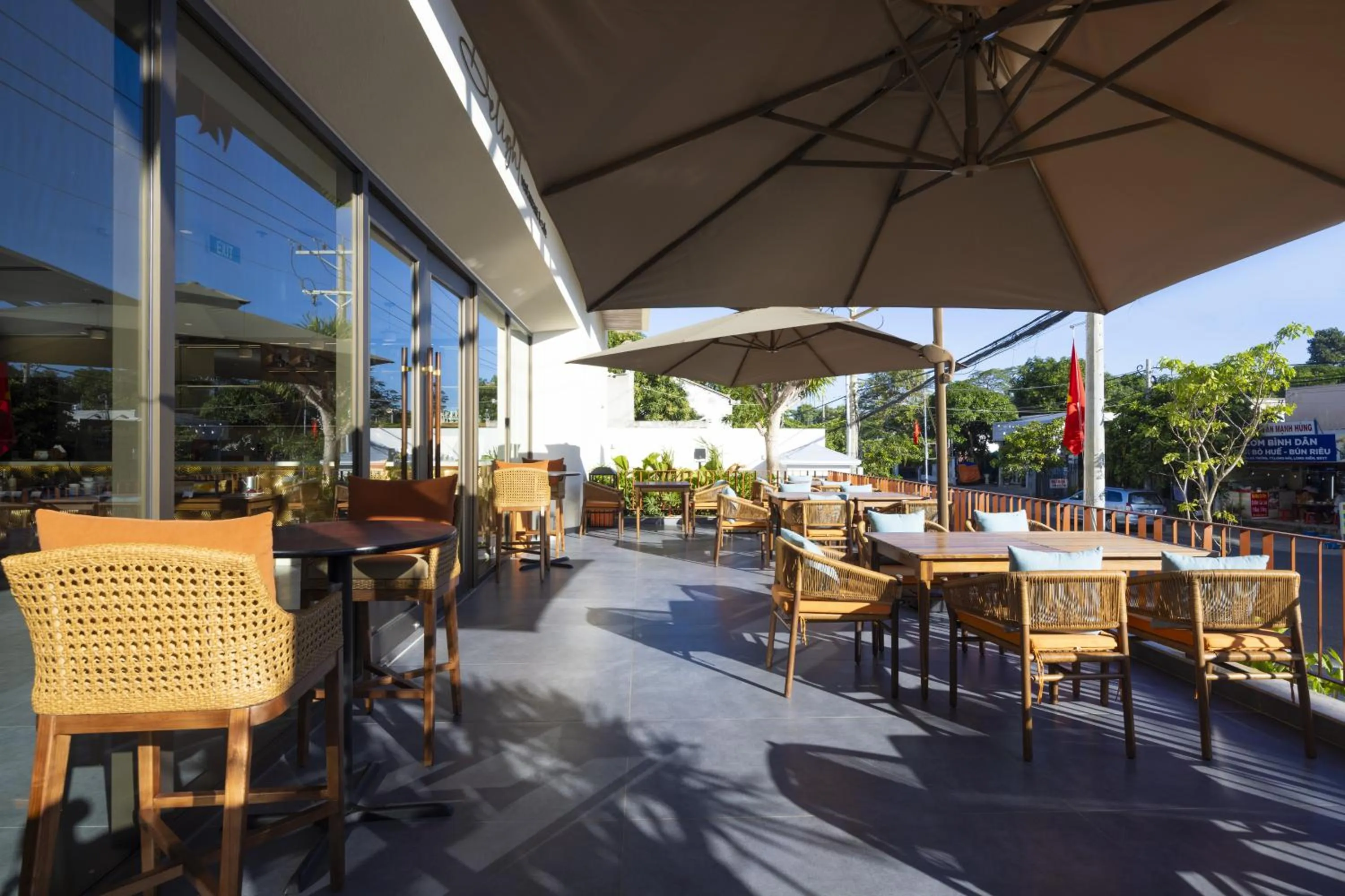 Restaurant/places to eat in Iconic Long Hai Hotel