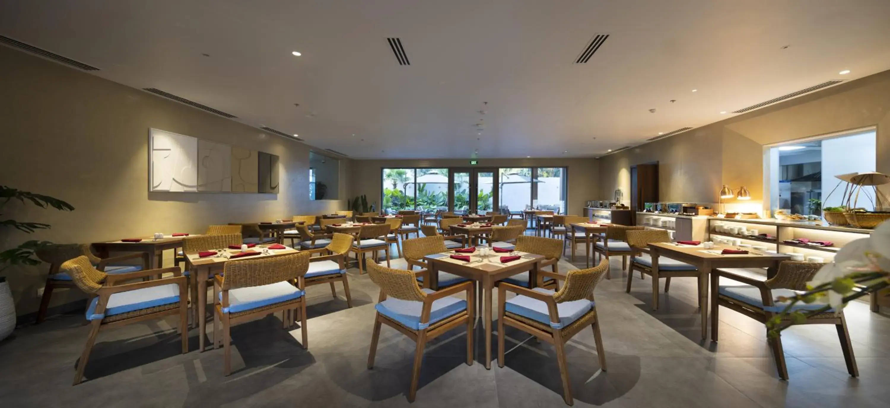 Restaurant/places to eat in Iconic Long Hai Hotel Restaurant/places to eat in Iconic Long Hai Hotel