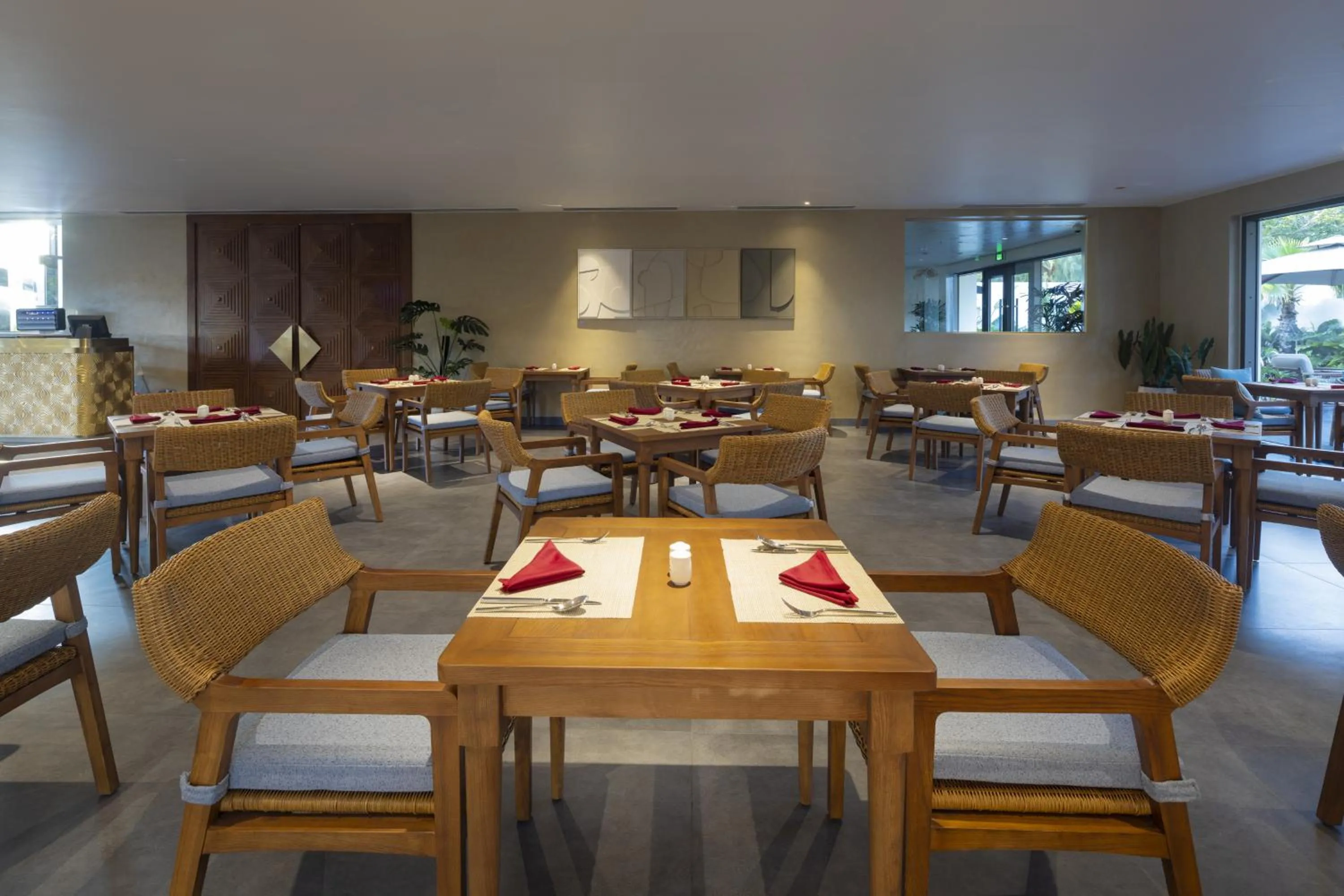 Restaurant/places to eat in Iconic Long Hai Hotel