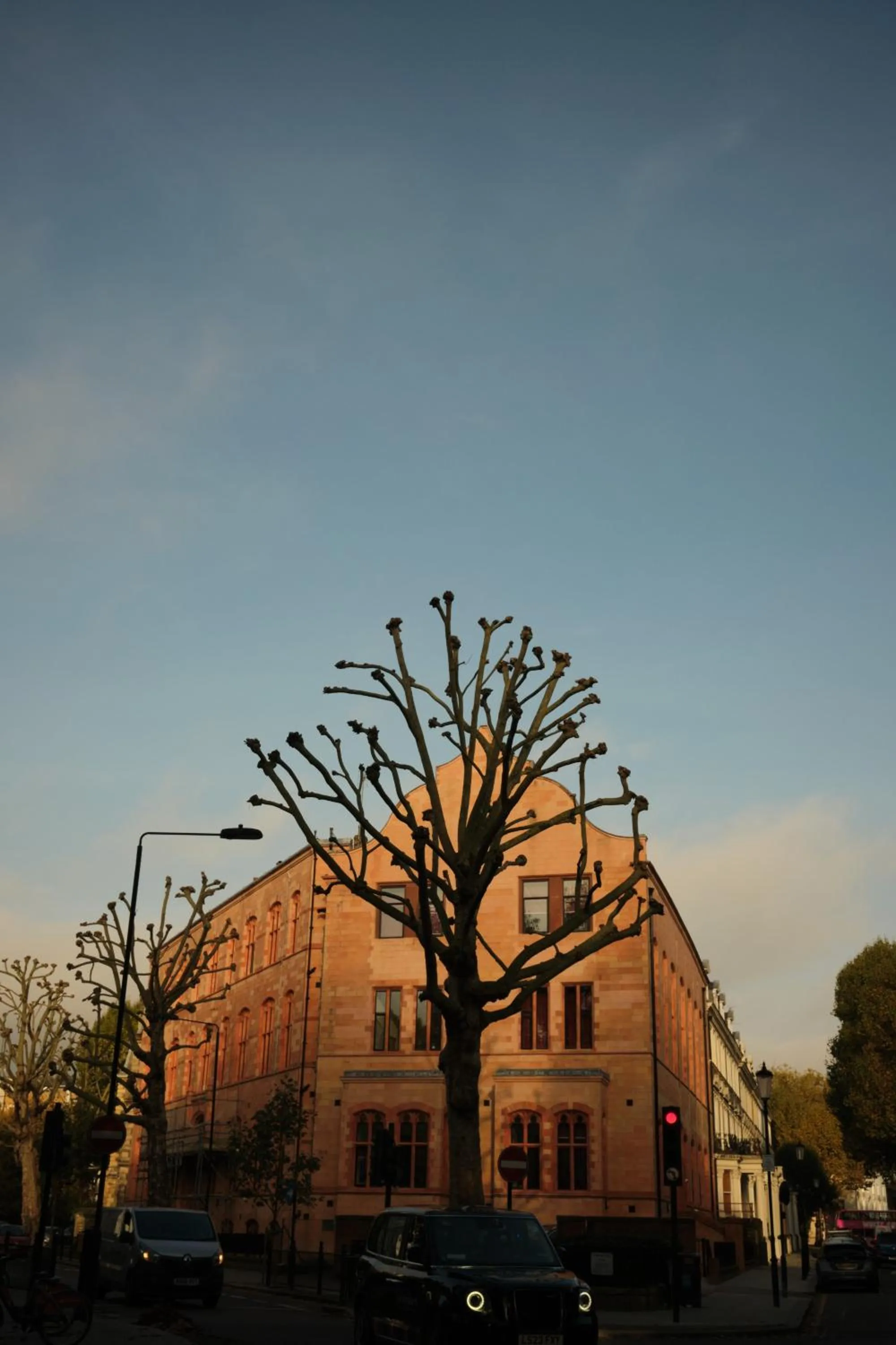 Neighbourhood in Bob W London Olympia