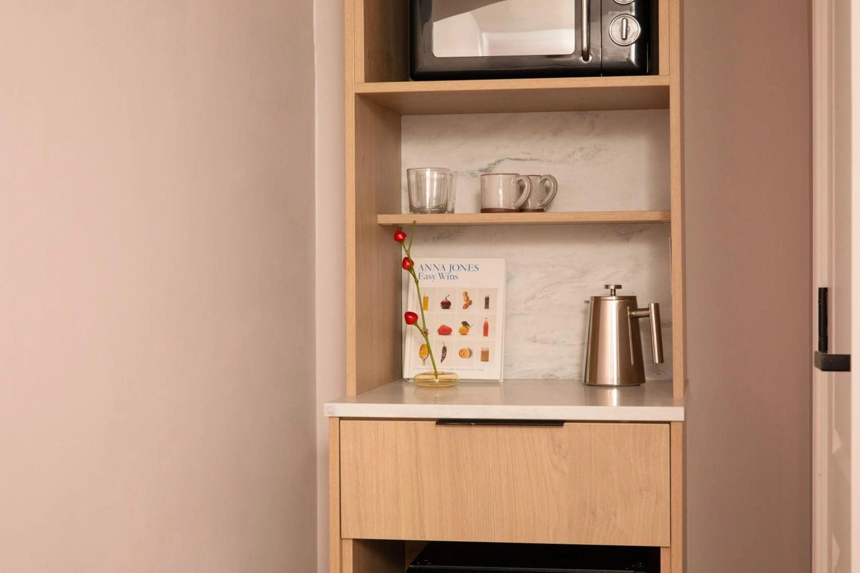 Coffee/tea facilities in Bob W London Olympia