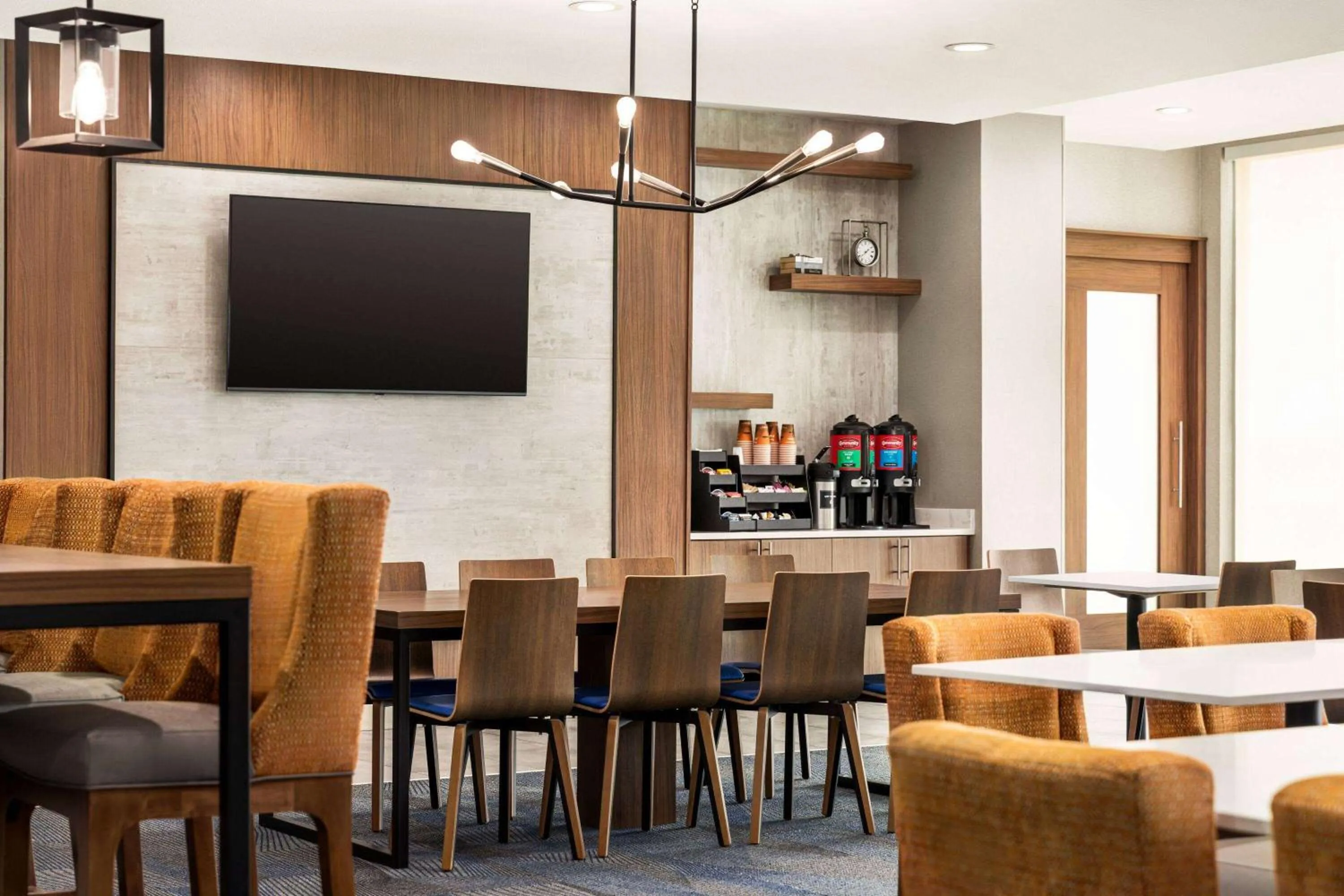 Breakfast in La Quinta Inn & Suites by Wyndham Austin South