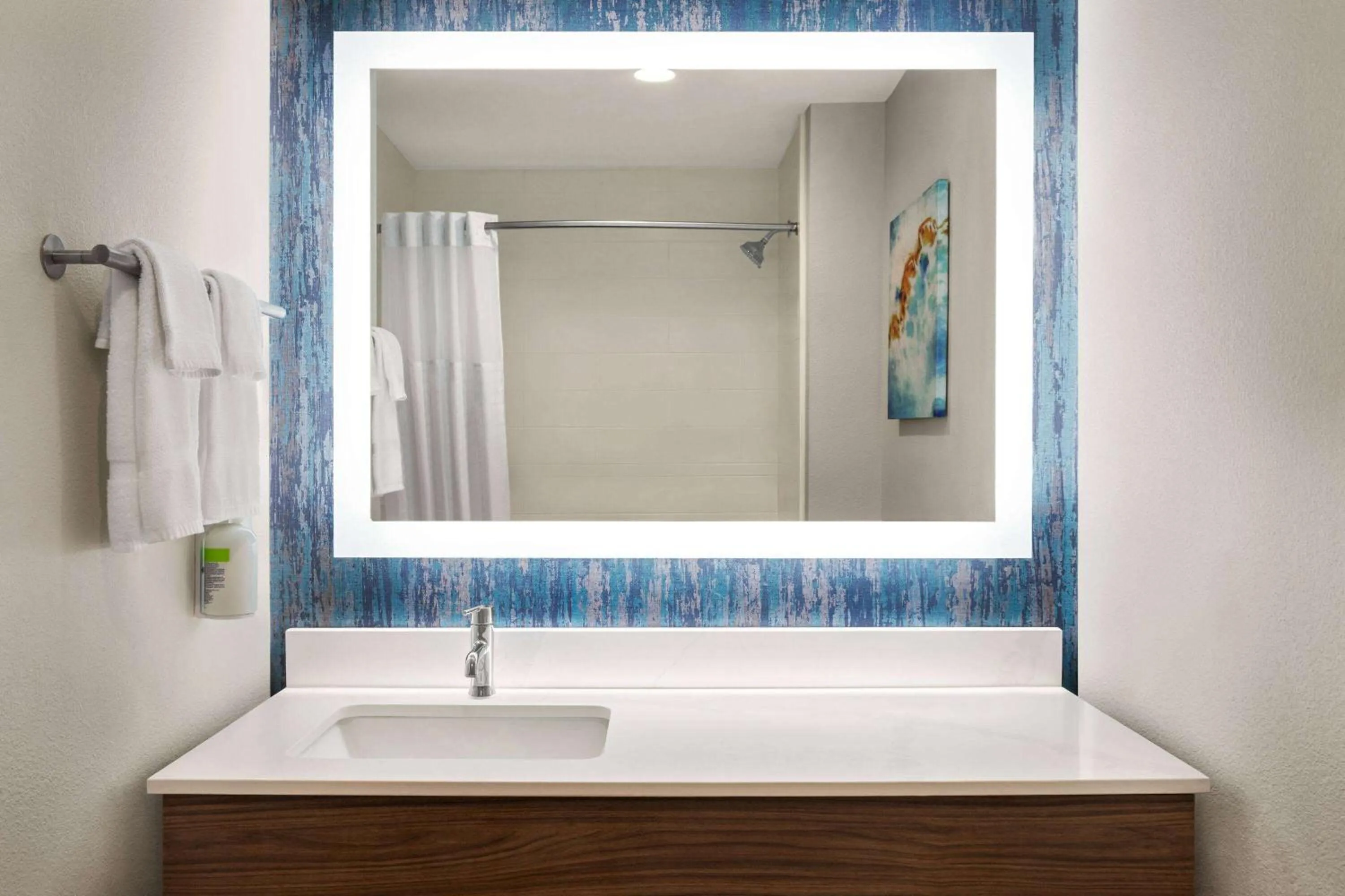 Bathroom in La Quinta Inn & Suites by Wyndham Austin South