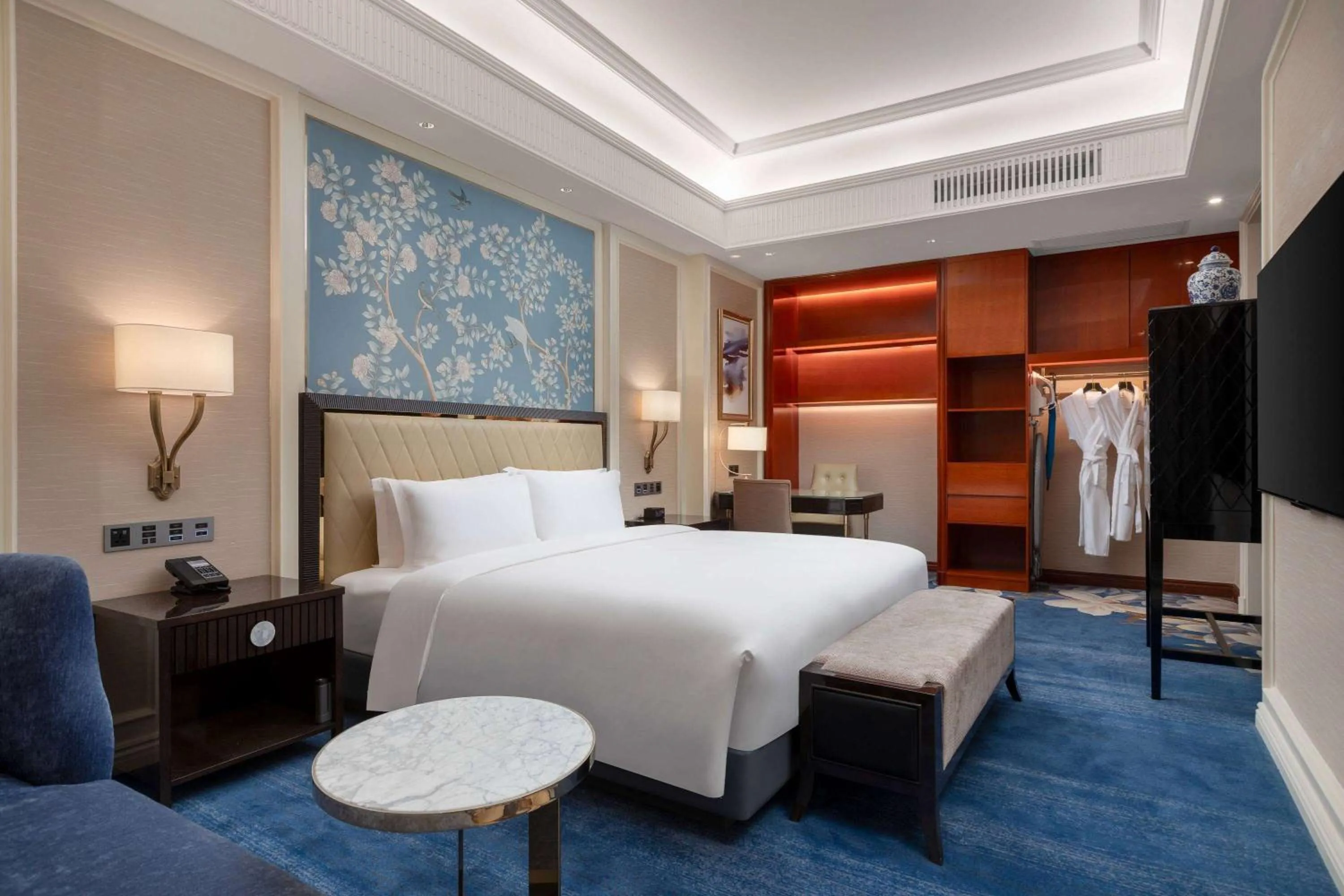 Photo of the whole room, Bed in Wyndham Taian West