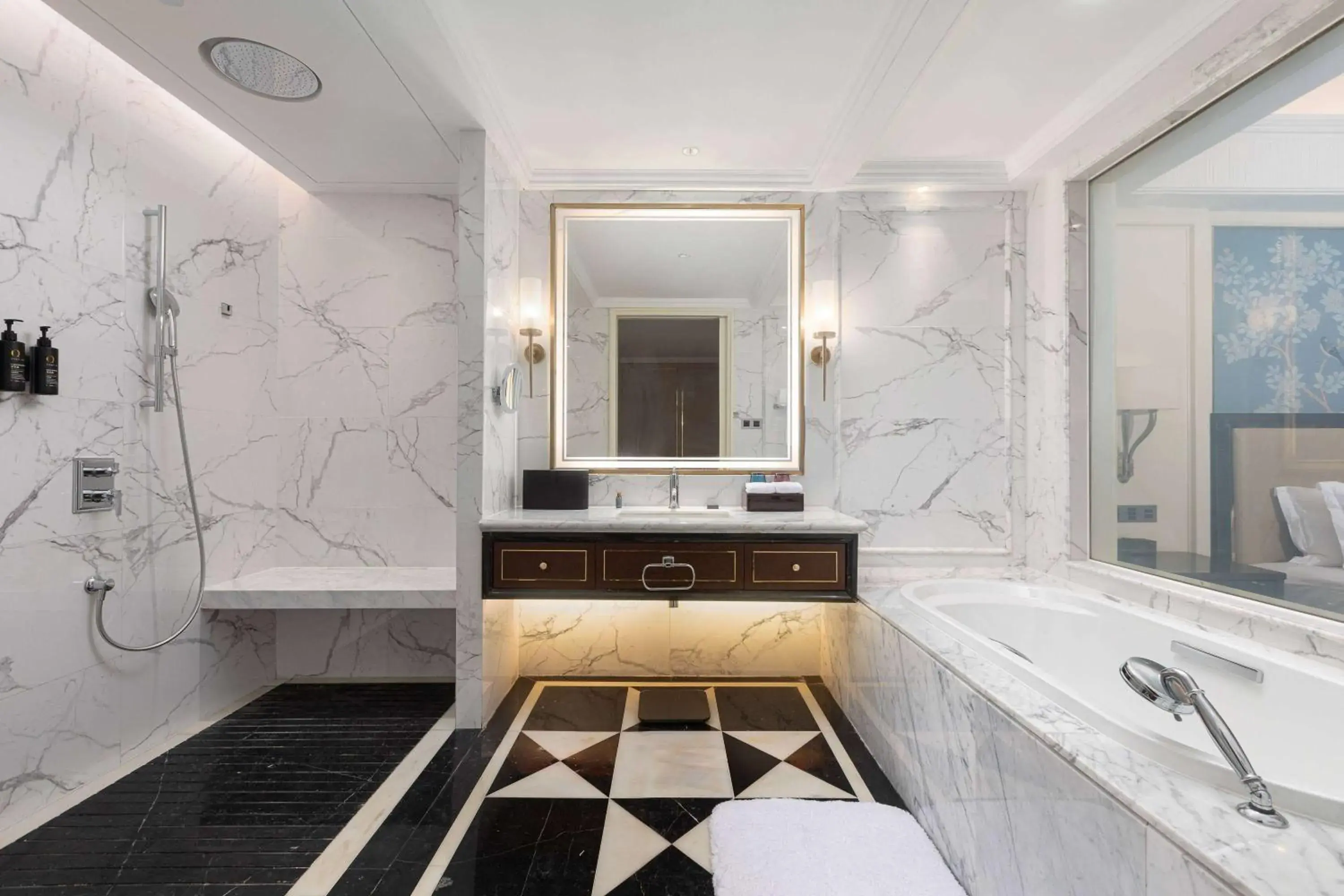 Bathroom in Wyndham Taian West Bathroom in Wyndham Taian West