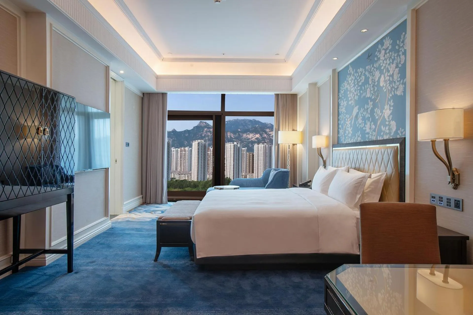 Bed in Wyndham Taian West