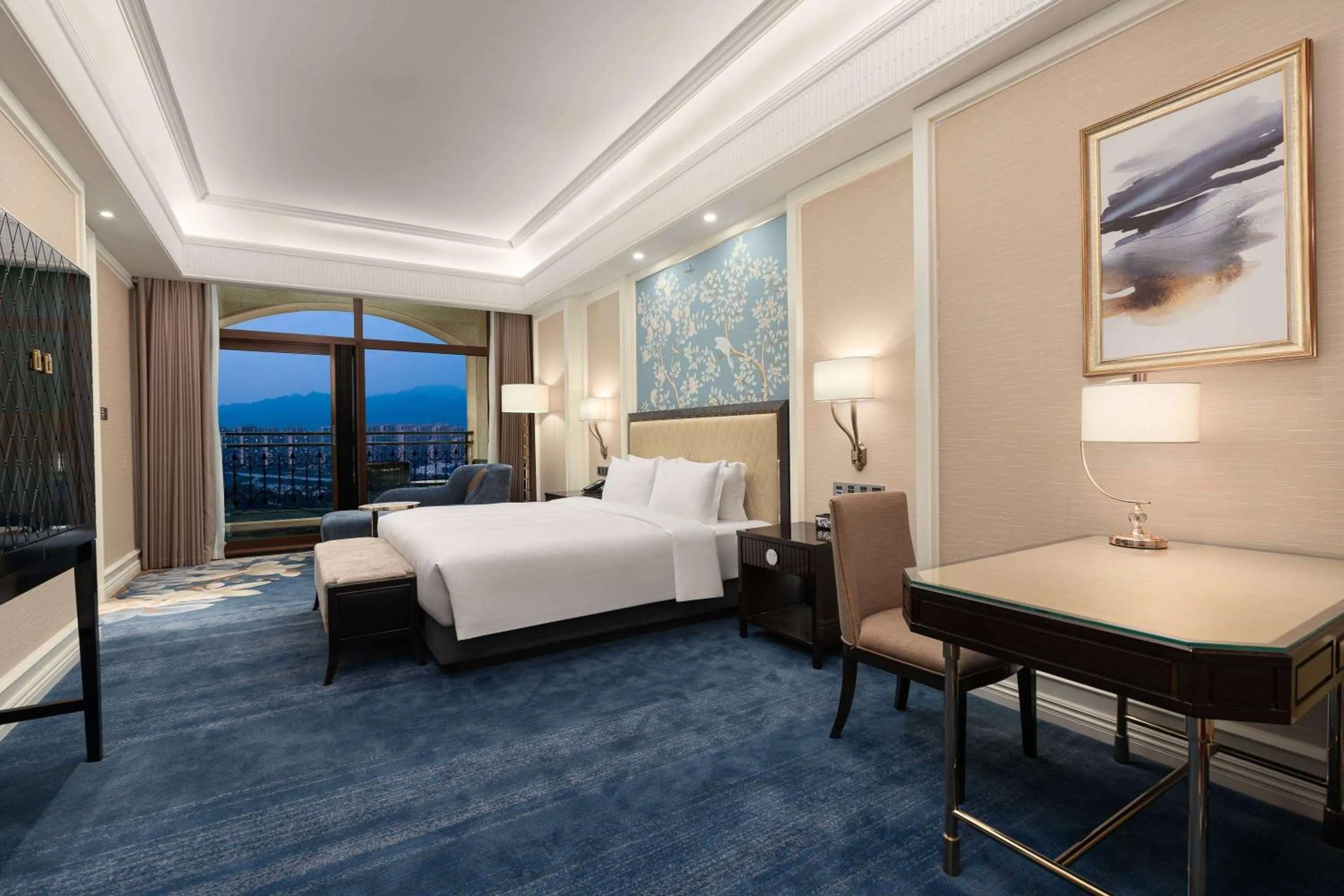 Photo of the whole room, Bed in Wyndham Taian West