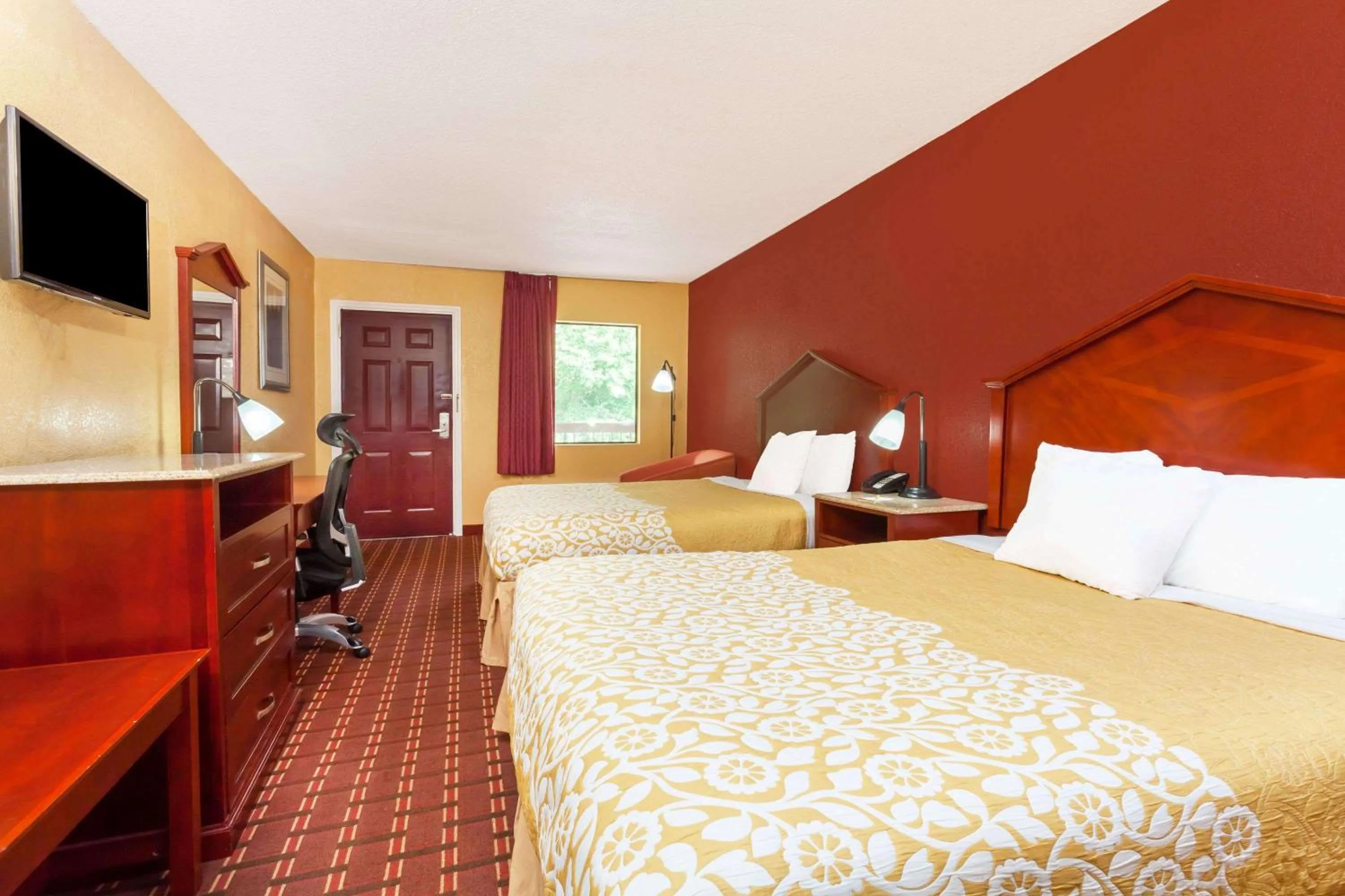 Bedroom, Bed in Days Inn by Wyndham Columbia