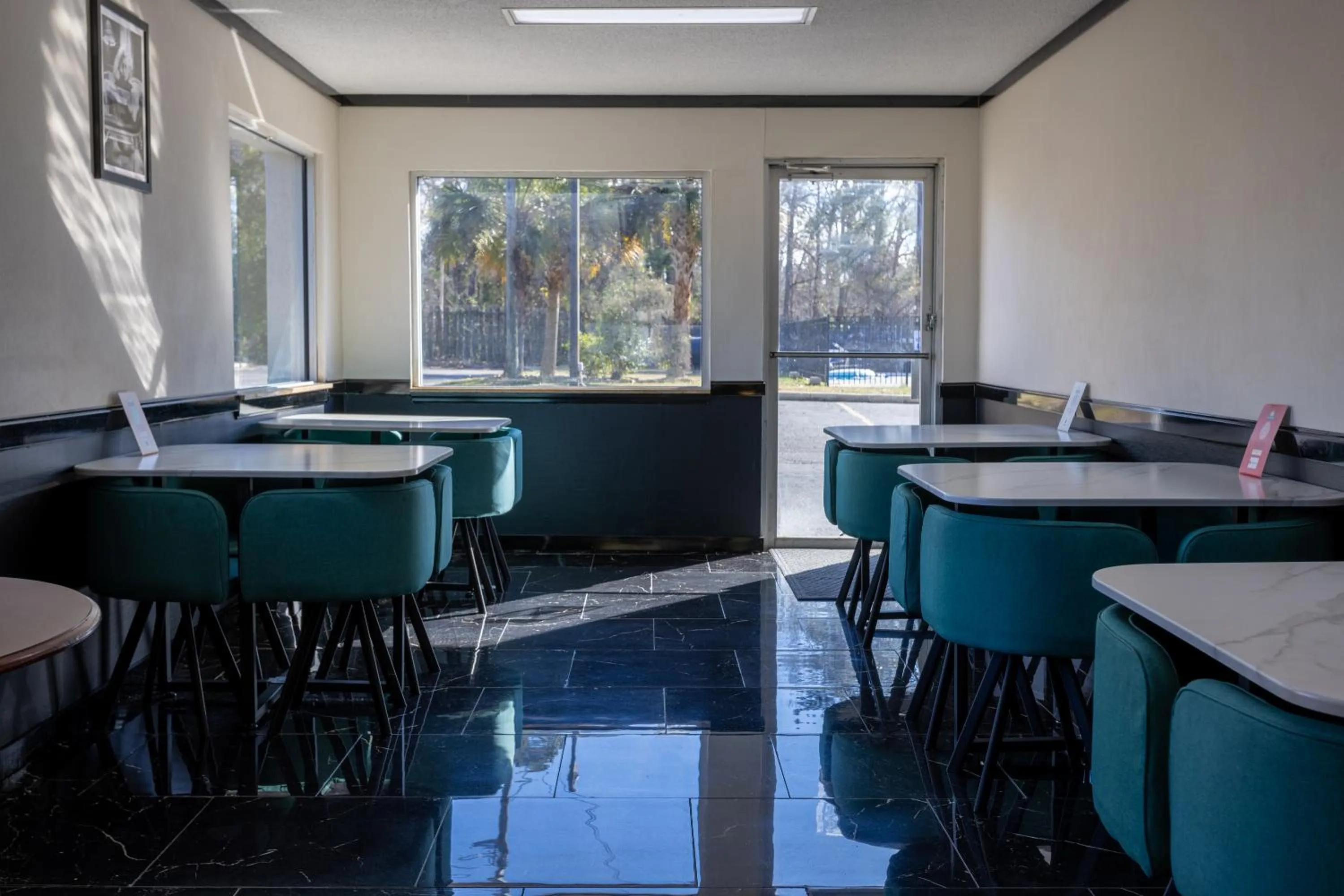 Breakfast in Days Inn by Wyndham Columbia