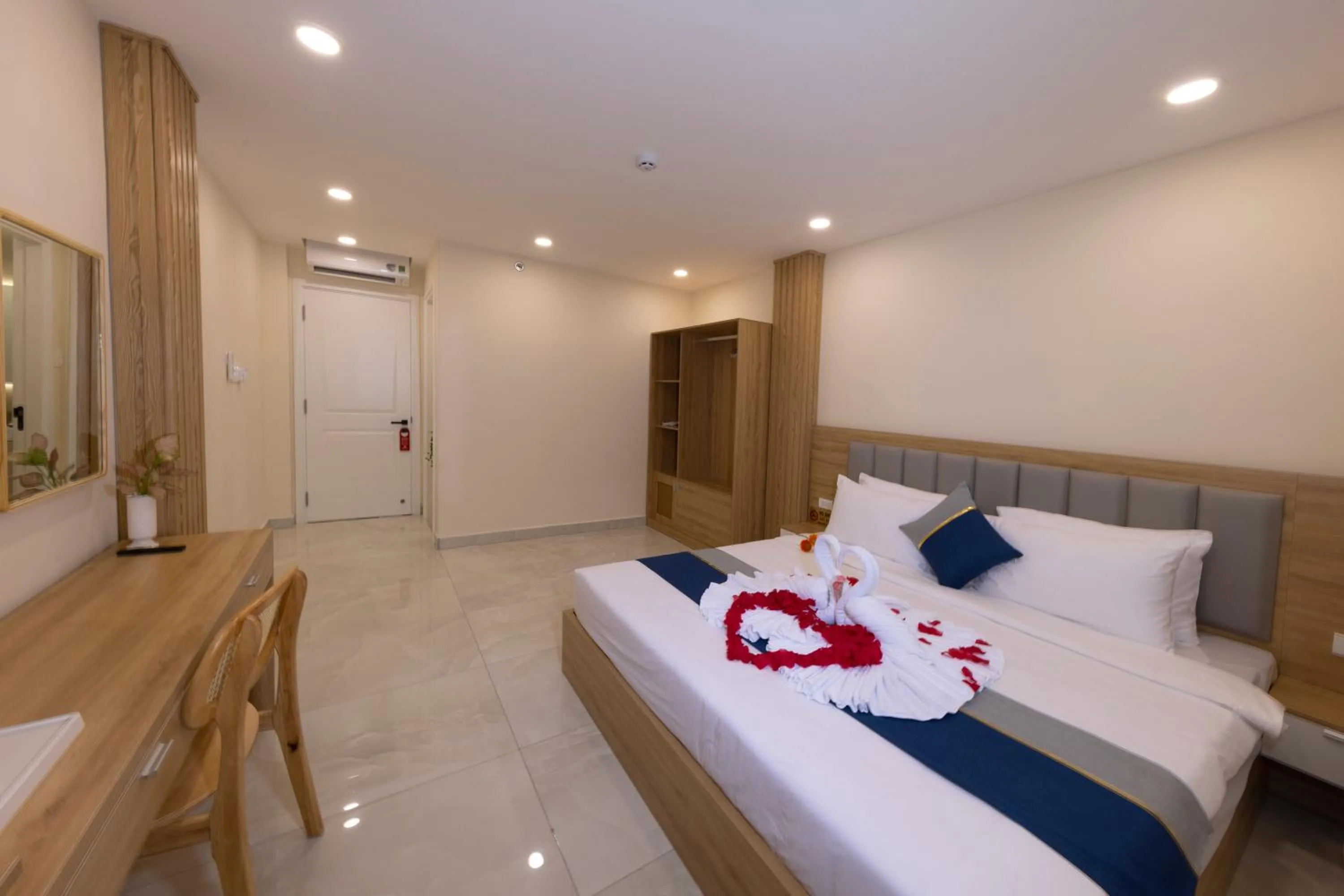 Bed in Ben Thanh Luxury Suite Hotel & Spa