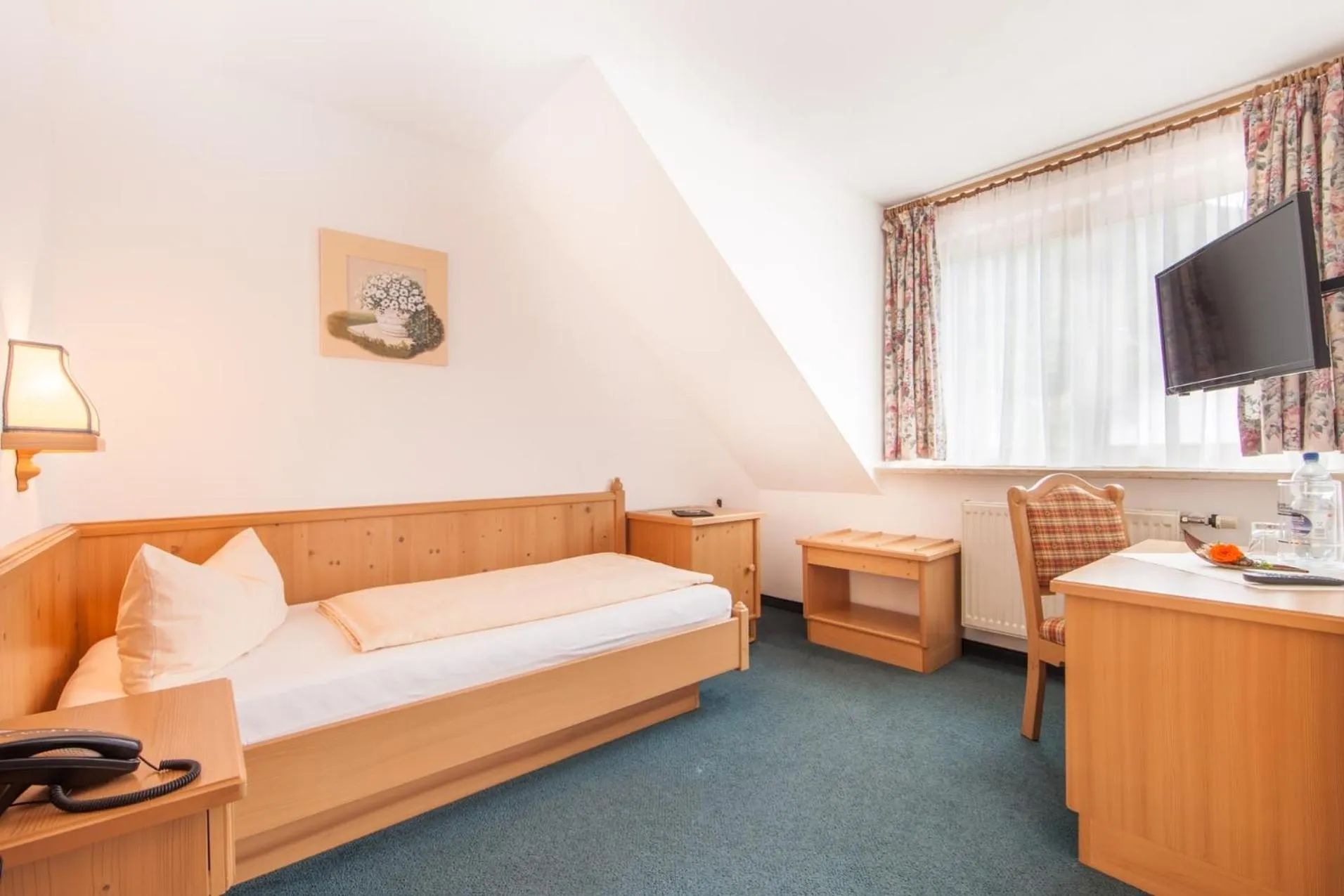 Photo of the whole room, Bed in Hotel und Restaurant Piccolo